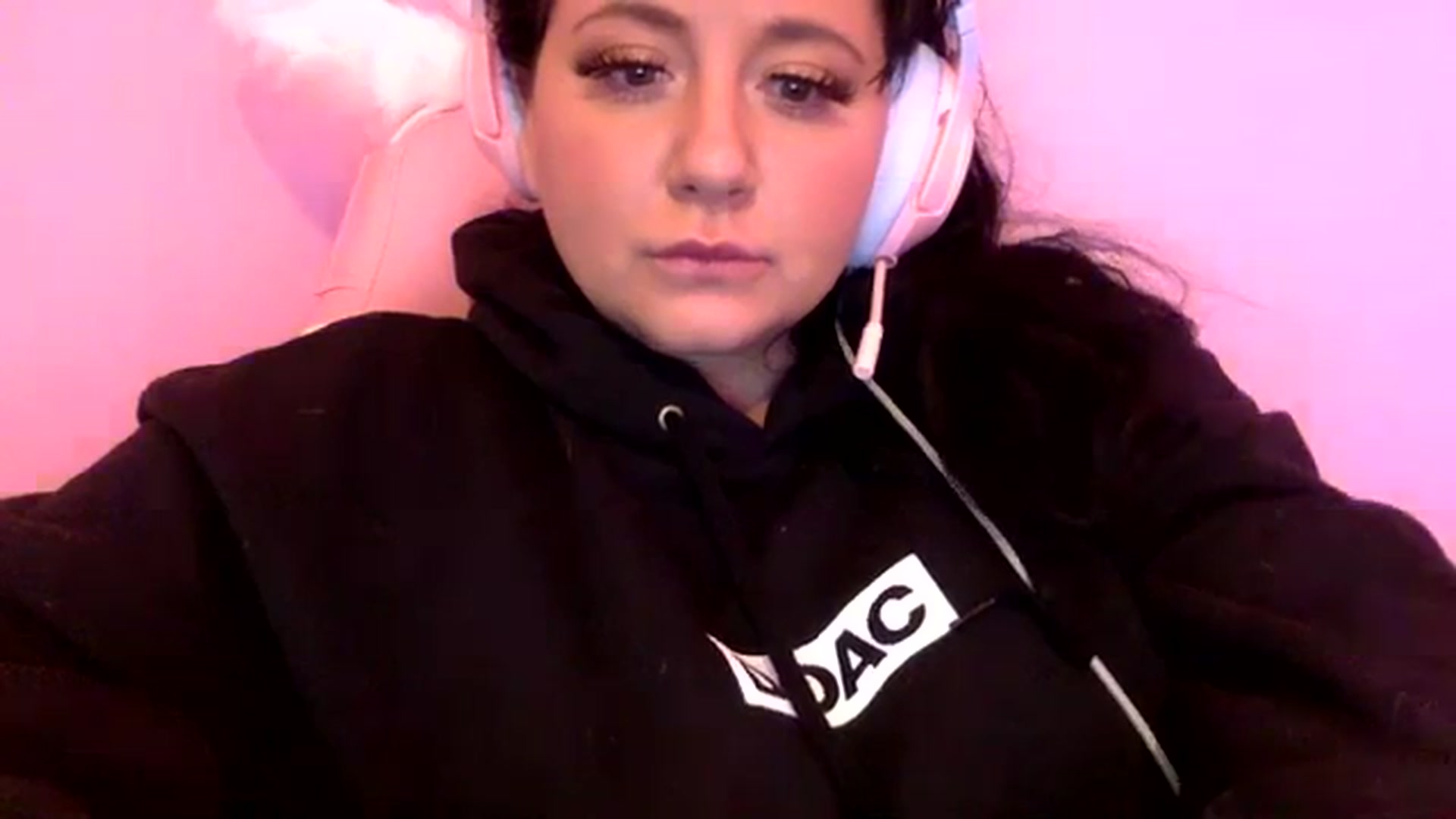 Gallery image thumbnail from Pandabella's myfreecams stream on, 03/31/2024, 18:06 image 11 of 20