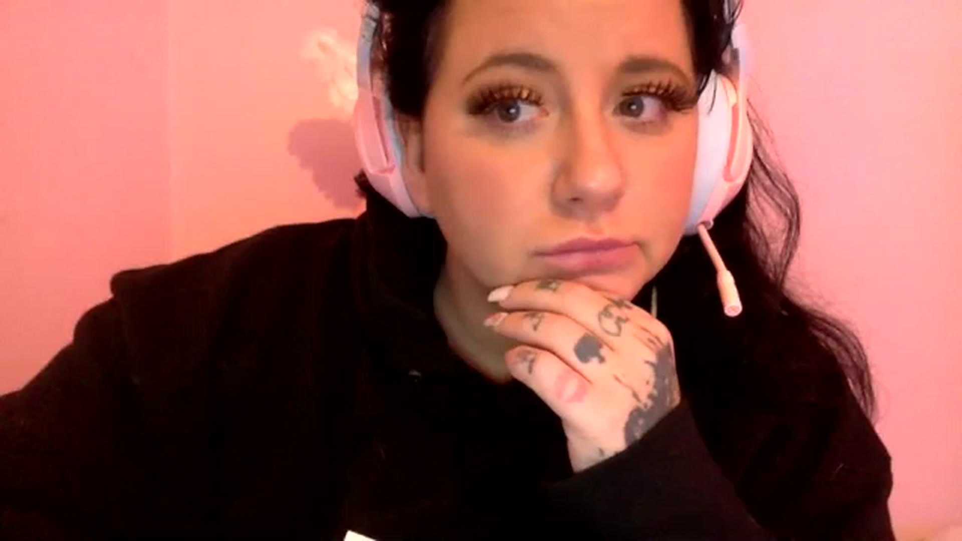 Gallery image thumbnail from Pandabella's myfreecams stream on, 03/31/2024, 18:06 image 17 of 20
