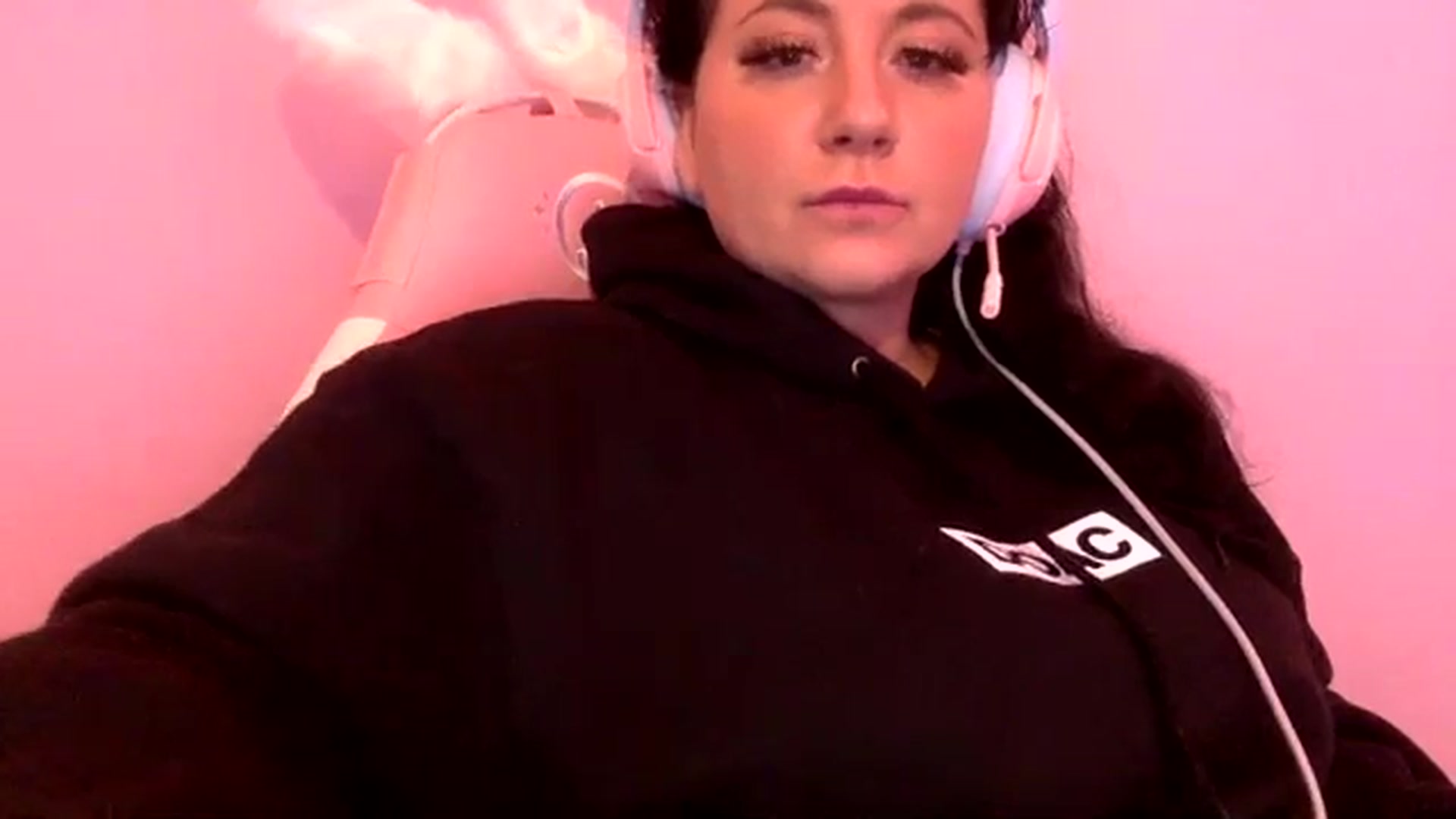 Gallery image thumbnail from Pandabella's myfreecams stream on, 03/31/2024, 18:06 image 9 of 20