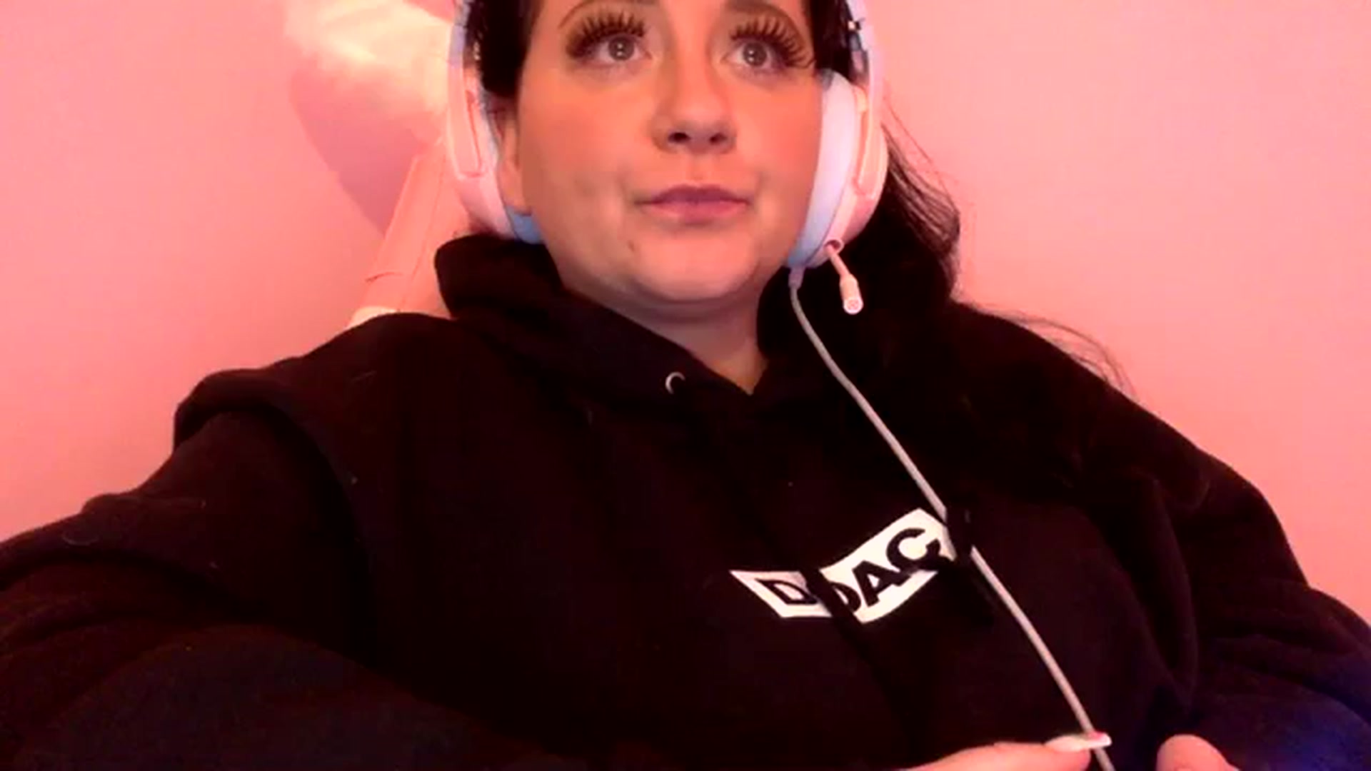 Gallery image thumbnail from Pandabella's myfreecams stream on, 03/31/2024, 18:06 image 13 of 20