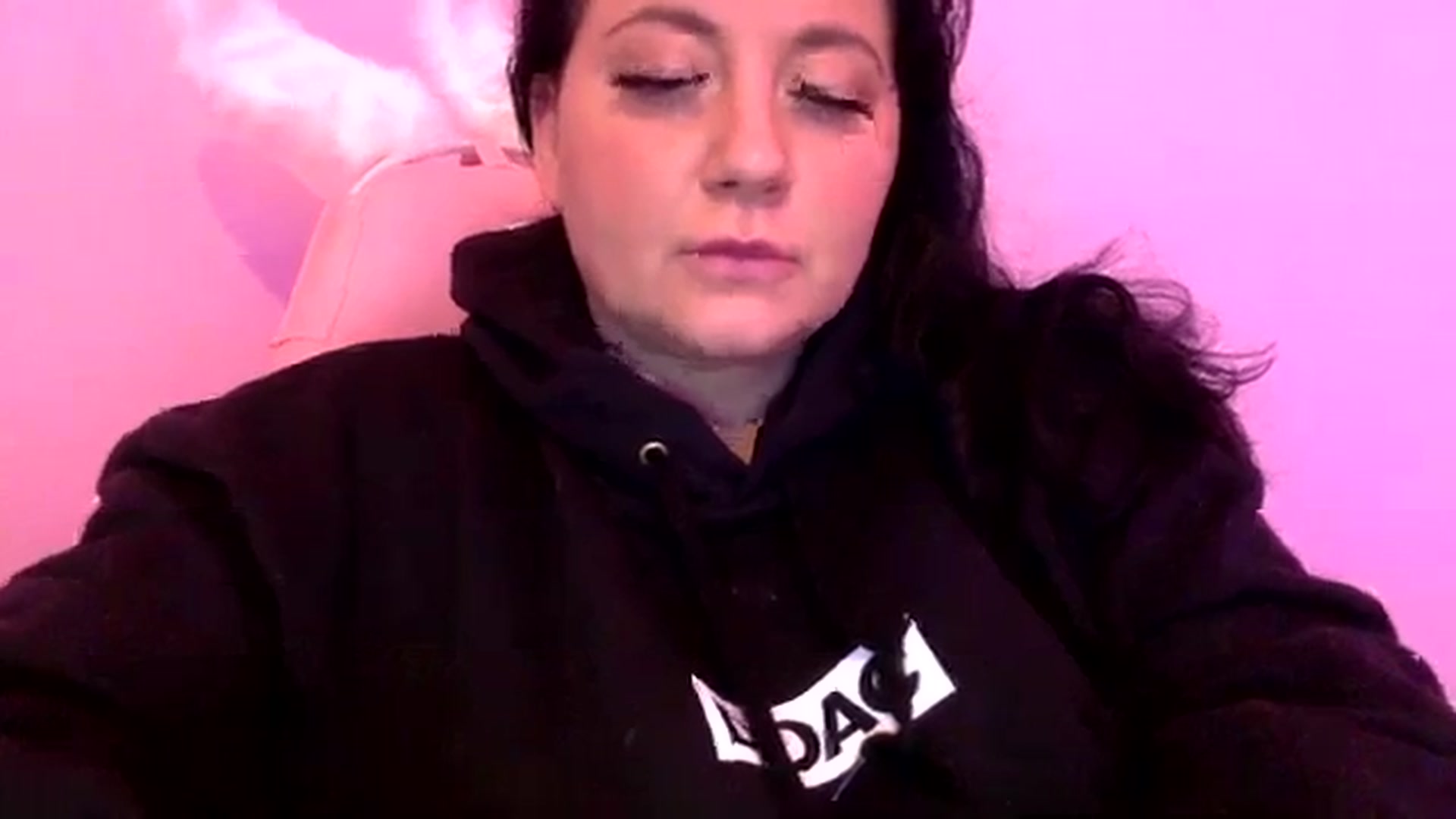Gallery image thumbnail from Pandabella's myfreecams stream on, 03/31/2024, 18:06 image 7 of 20