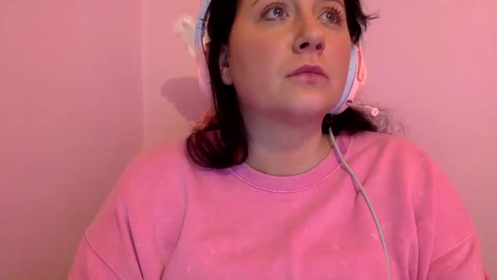 Gallery image thumbnail from Pandabella's myfreecams stream on, 04/02/2024, 24:23 image 9 of 20