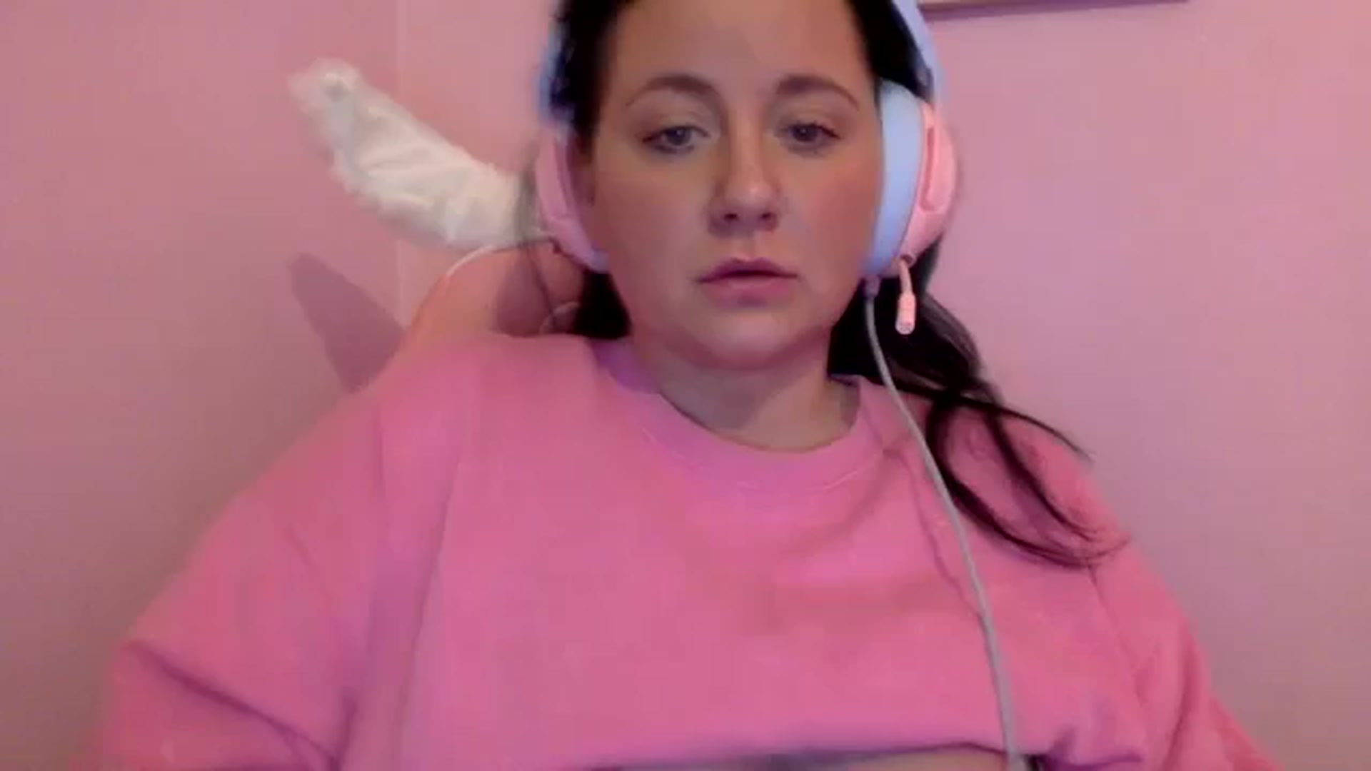 Gallery image thumbnail from Pandabella's myfreecams stream on, 04/02/2024, 24:23 image 13 of 20