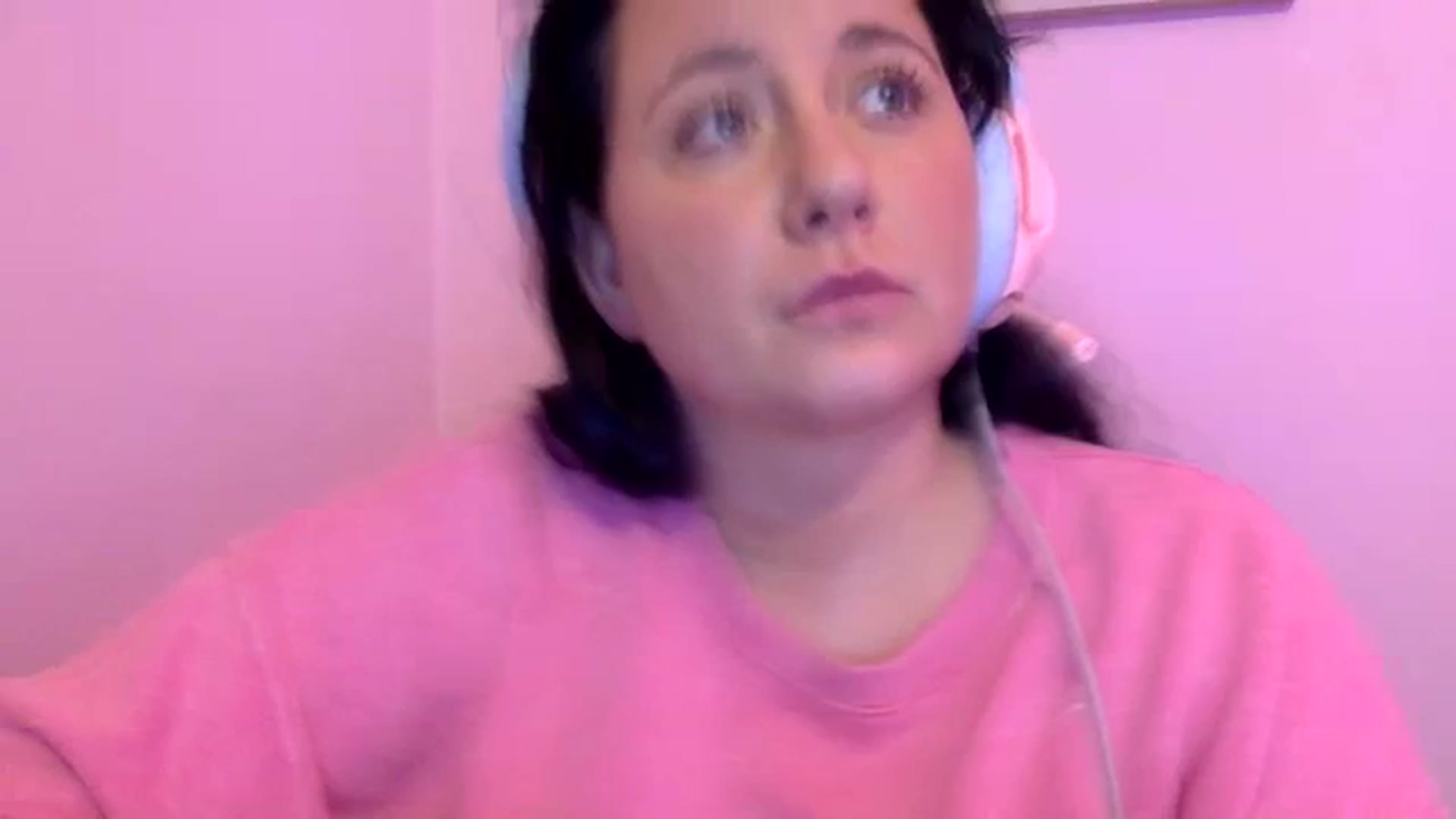 Gallery image thumbnail from Pandabella's myfreecams stream on, 04/02/2024, 24:23 image 5 of 20