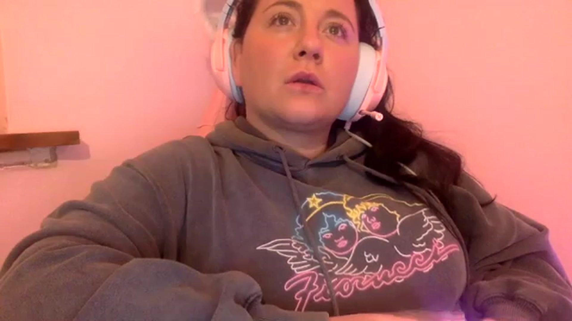 Gallery image thumbnail from Pandabella's myfreecams stream on, 04/02/2024, 23:22 image 16 of 20