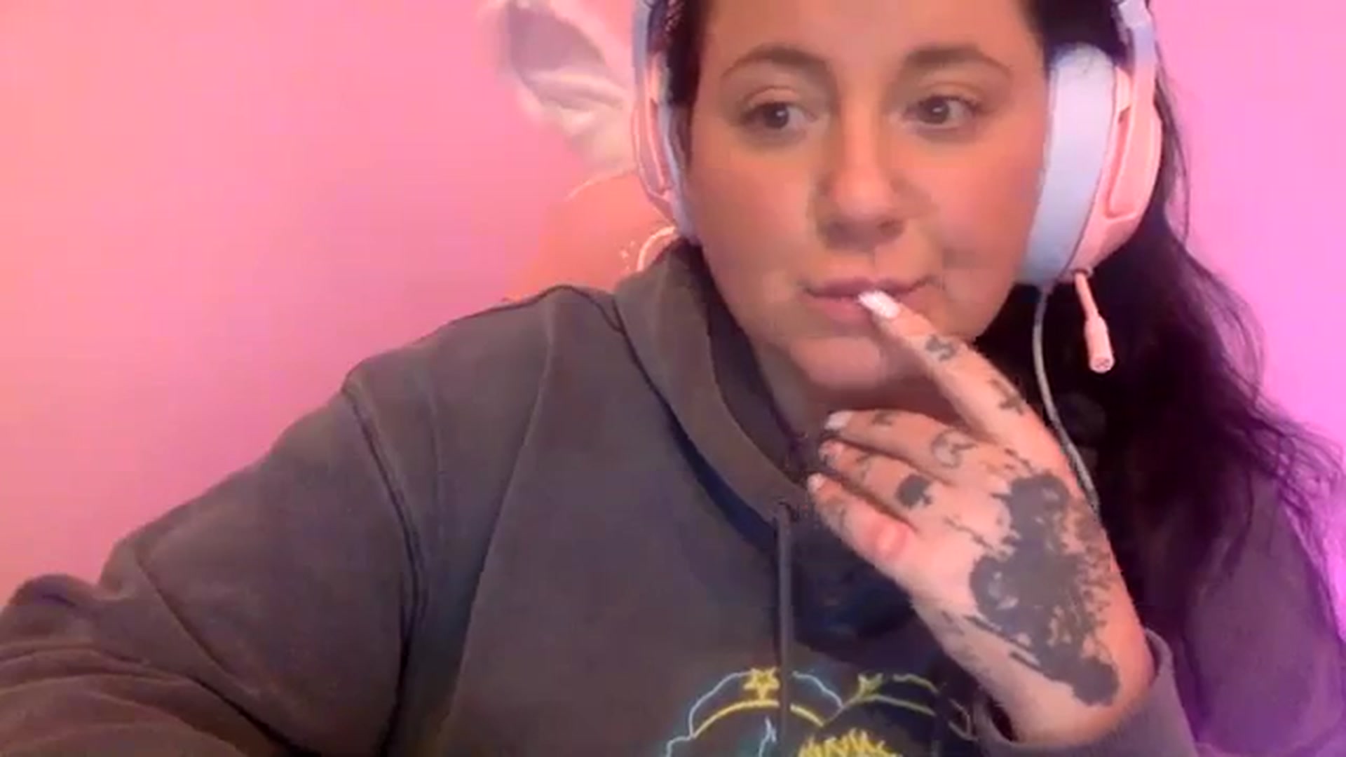 Gallery image thumbnail from Pandabella's myfreecams stream on, 04/02/2024, 23:22 image 20 of 20