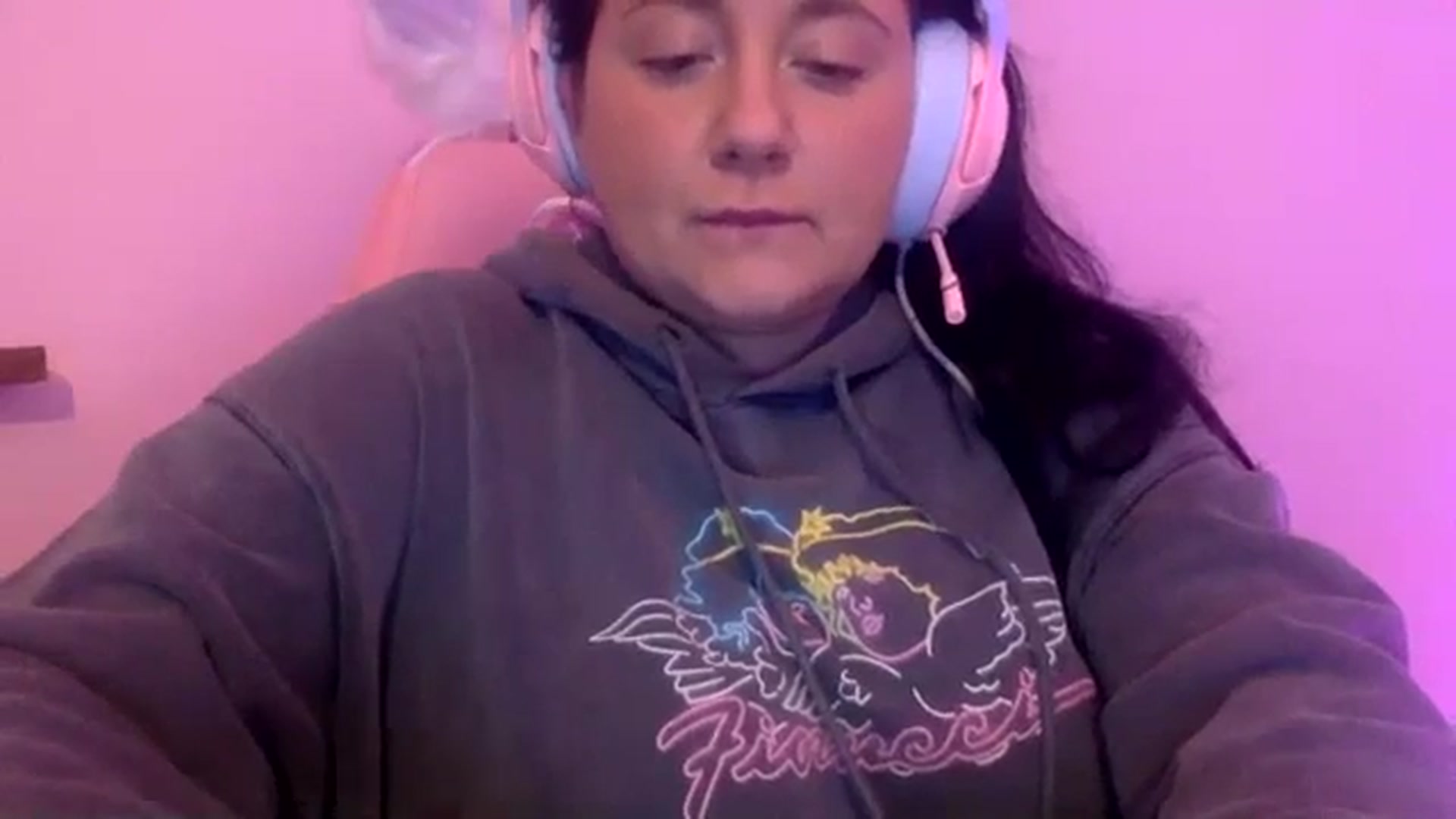 Gallery image thumbnail from Pandabella's myfreecams stream on, 04/02/2024, 23:22 image 11 of 20