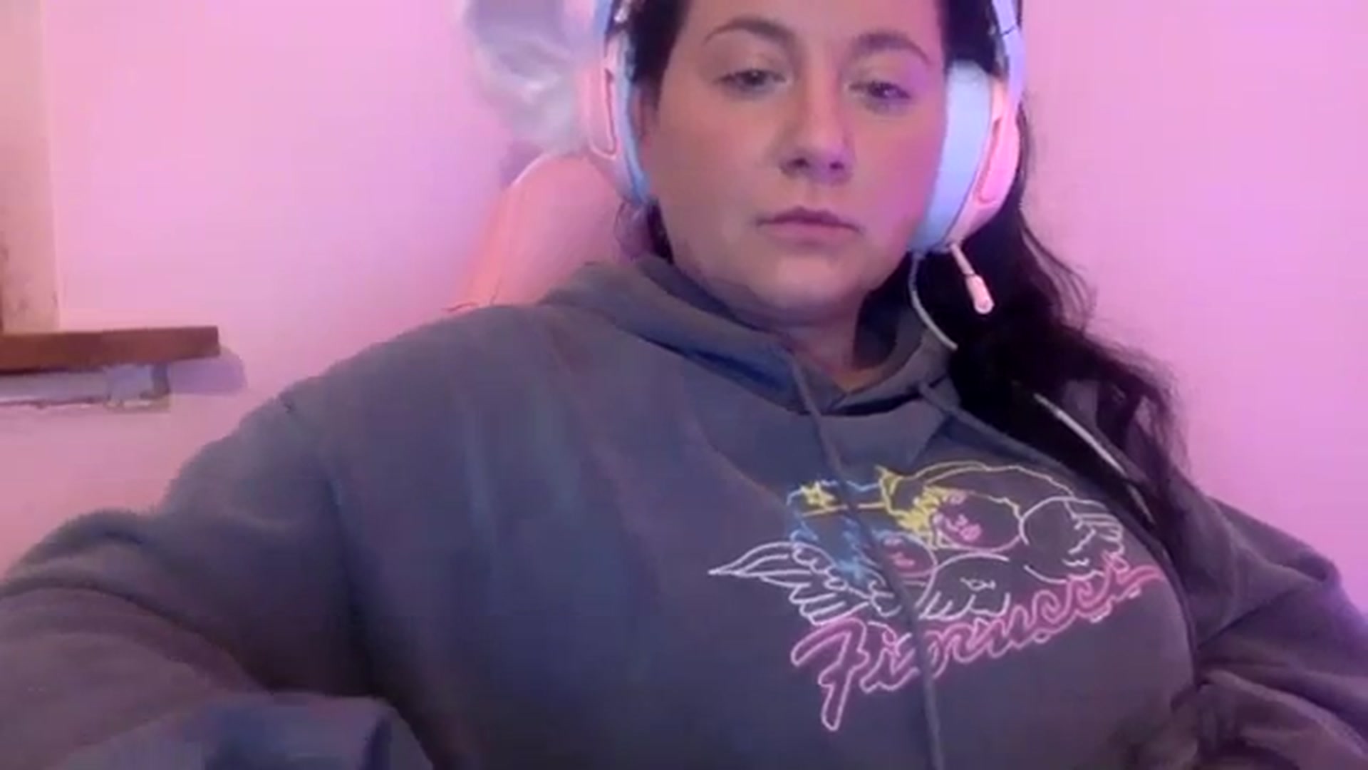 Gallery image thumbnail from Pandabella's myfreecams stream on, 04/02/2024, 23:22 image 12 of 20