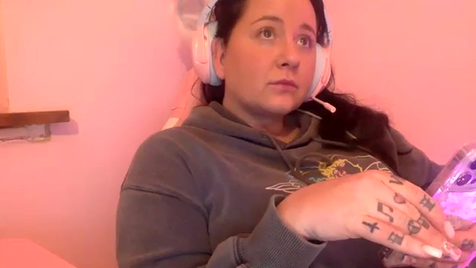 Gallery image thumbnail from Pandabella's myfreecams stream on, 04/02/2024, 23:22 image 17 of 20