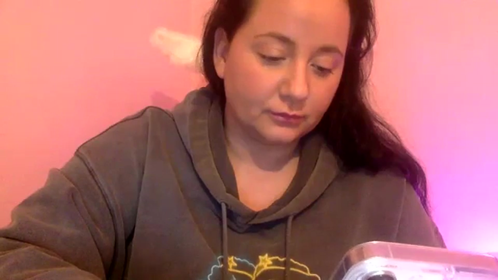 Gallery image thumbnail from Pandabella's myfreecams stream on, 04/02/2024, 23:22 image 3 of 20
