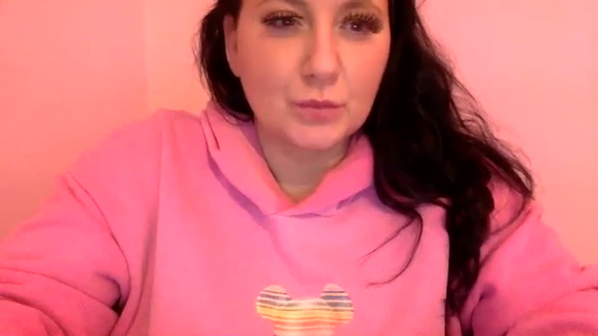Gallery image thumbnail from Pandabella's myfreecams stream on, 04/16/2024, 21:37 image 17 of 20