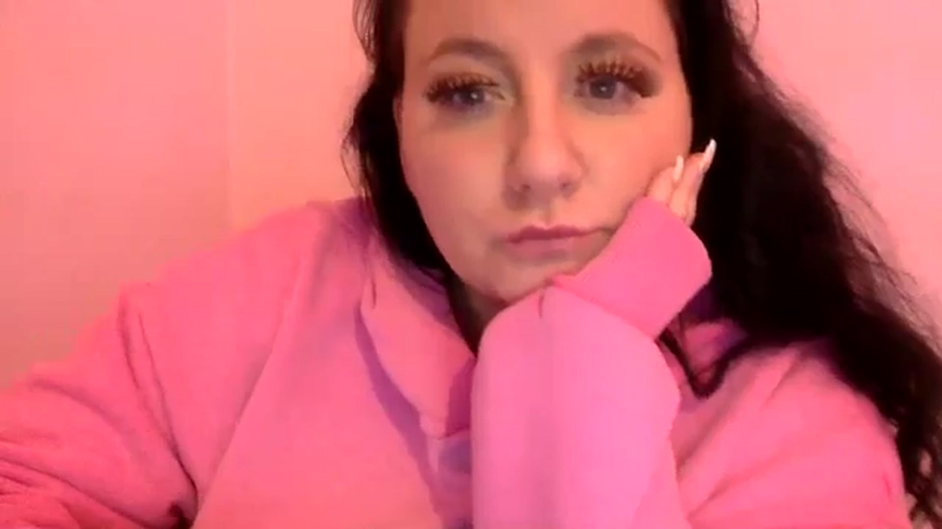 Gallery image thumbnail from Pandabella's myfreecams stream on, 04/16/2024, 21:37 image 19 of 20