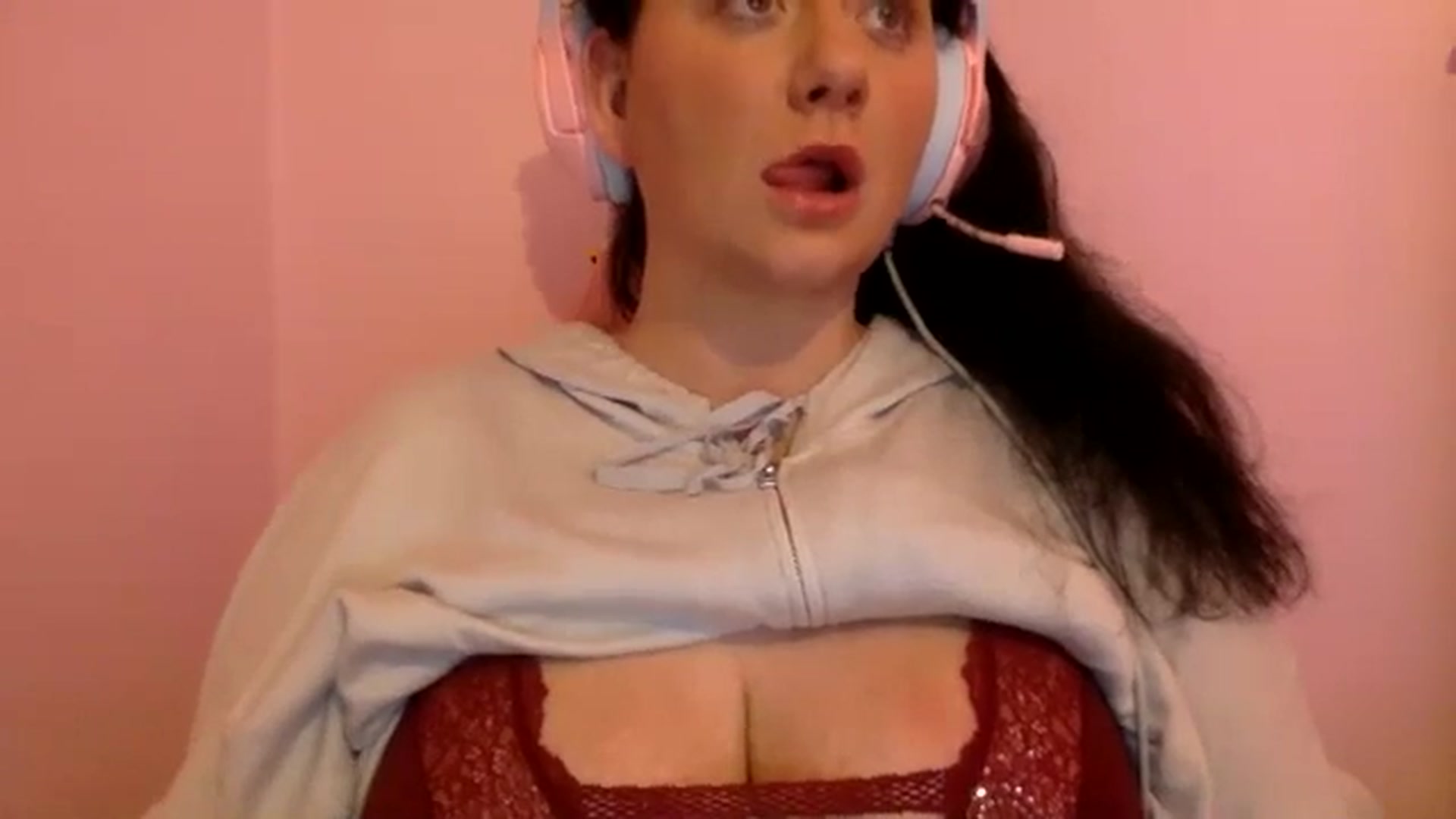 Gallery image thumbnail from Pandabella's myfreecams stream on, 04/26/2024, 24:56 image 7 of 20