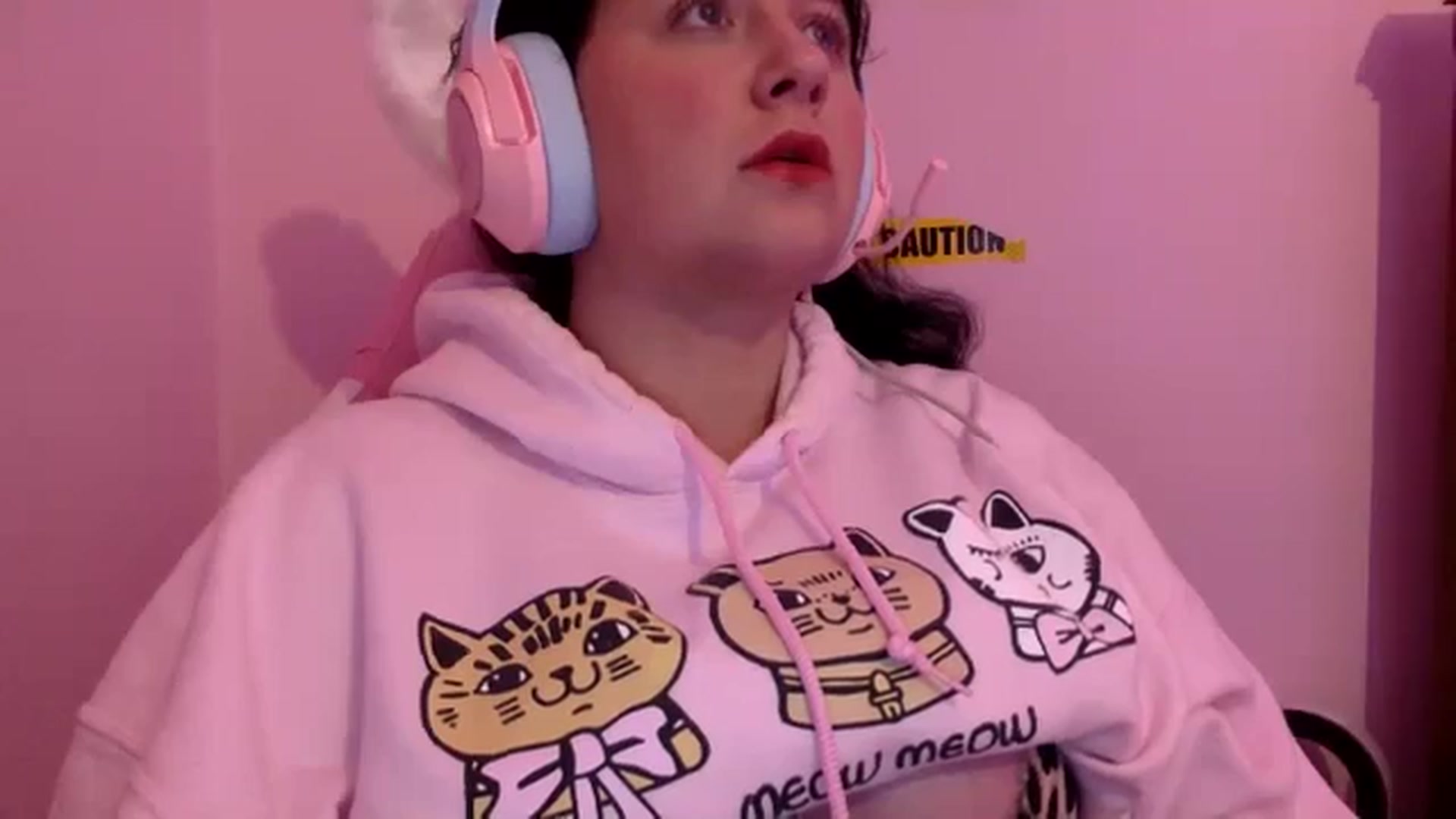 Gallery image thumbnail from Pandabella's myfreecams stream on, 05/05/2024, 24:38 image 15 of 20