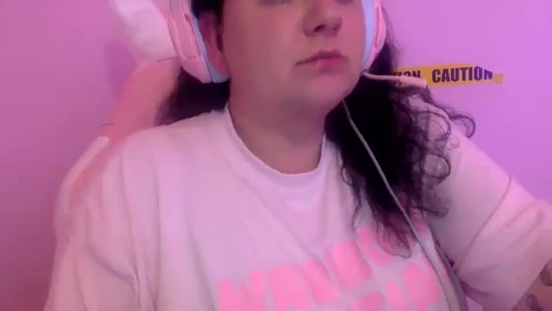 Gallery image thumbnail from Pandabella's myfreecams stream on, 05/16/2024, 24:35 image 18 of 20