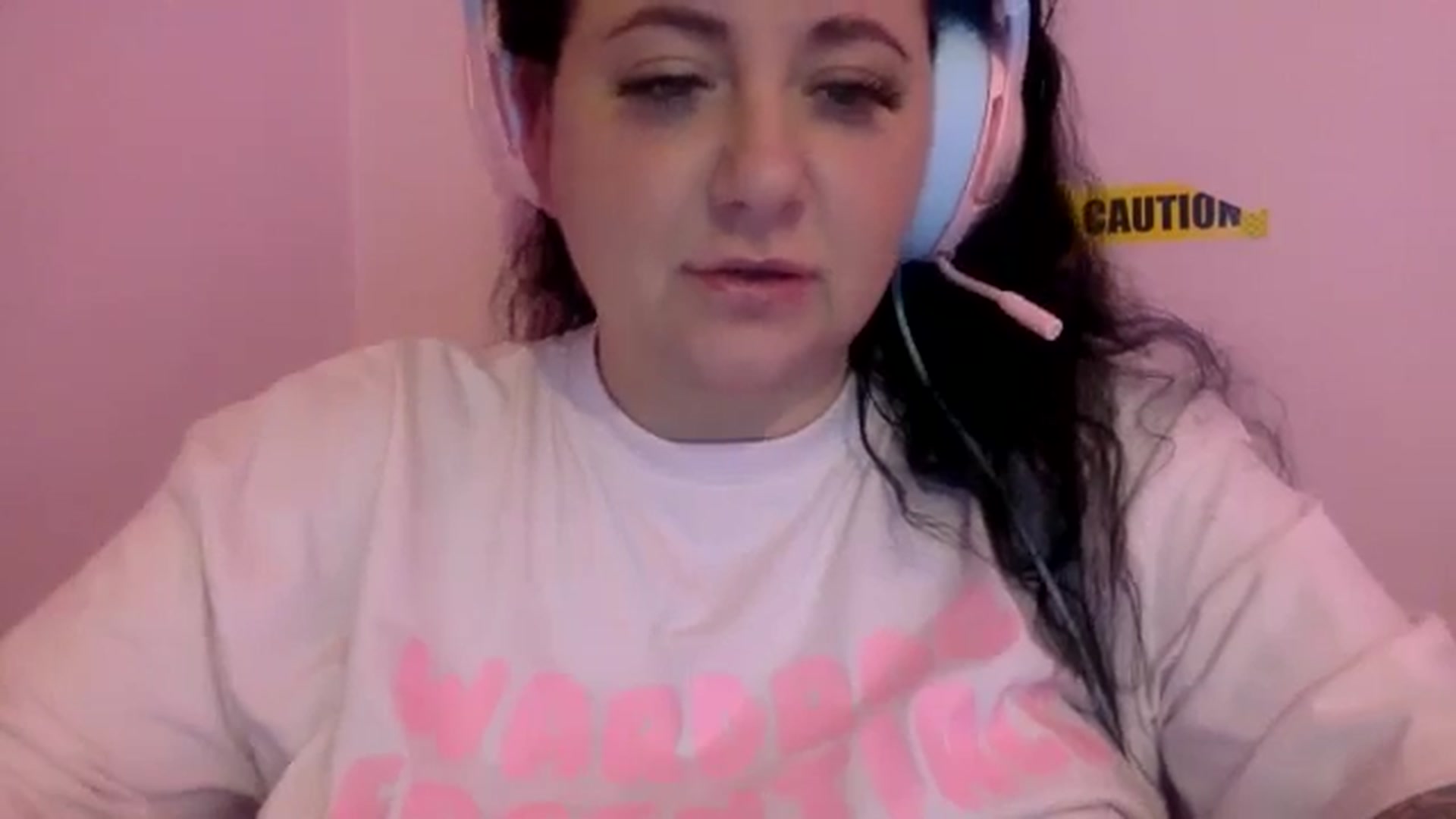 Gallery image thumbnail from Pandabella's myfreecams stream on, 05/16/2024, 24:56 image 4 of 20