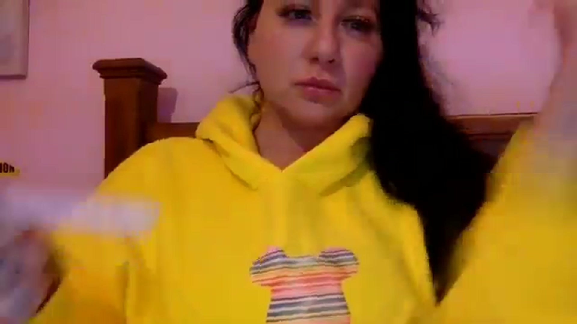 Gallery image thumbnail from Pandabella's myfreecams stream on, 05/26/2024, 24:01 image 19 of 20