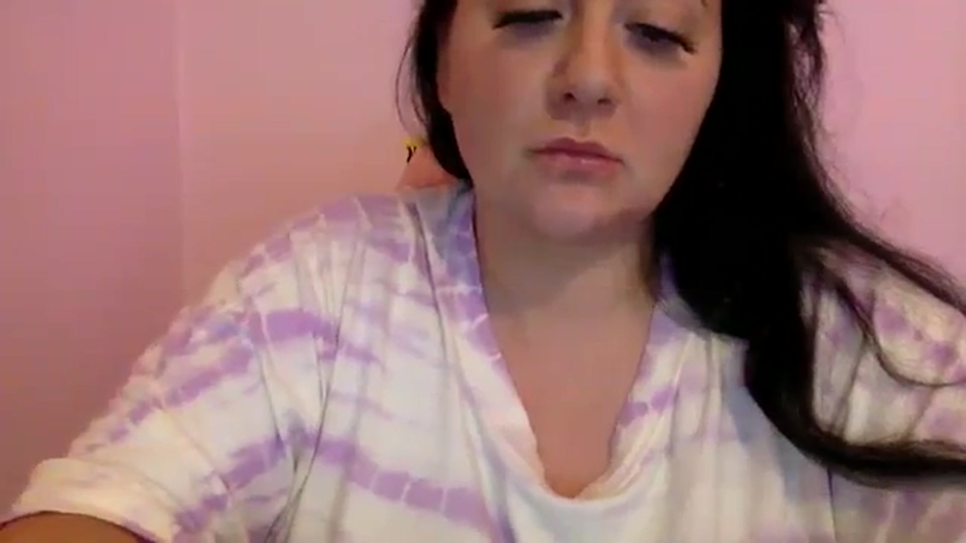 Gallery image thumbnail from Pandabella's myfreecams stream on, 05/27/2024, 22:53 image 16 of 20