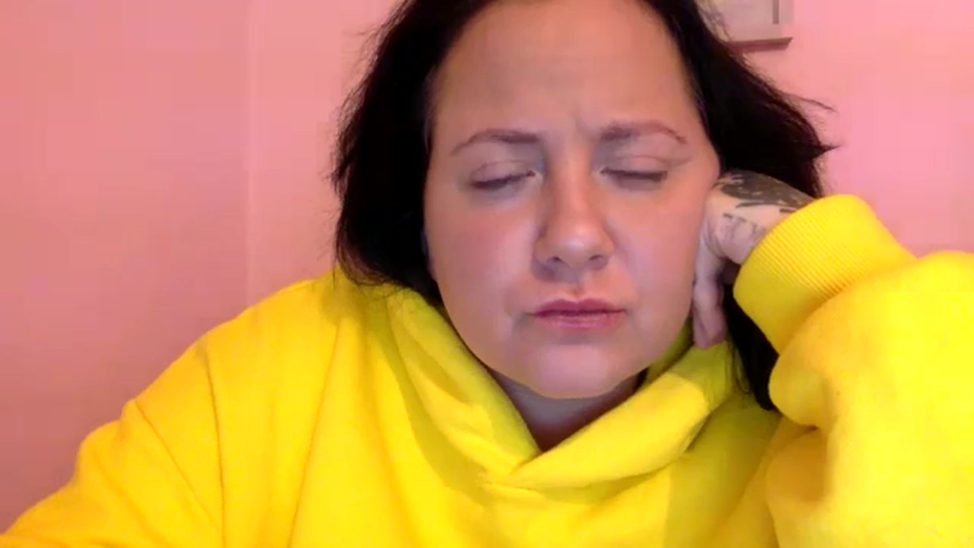 Gallery image thumbnail from Pandabella's myfreecams stream on, 06/04/2024, 23:16 image 16 of 20