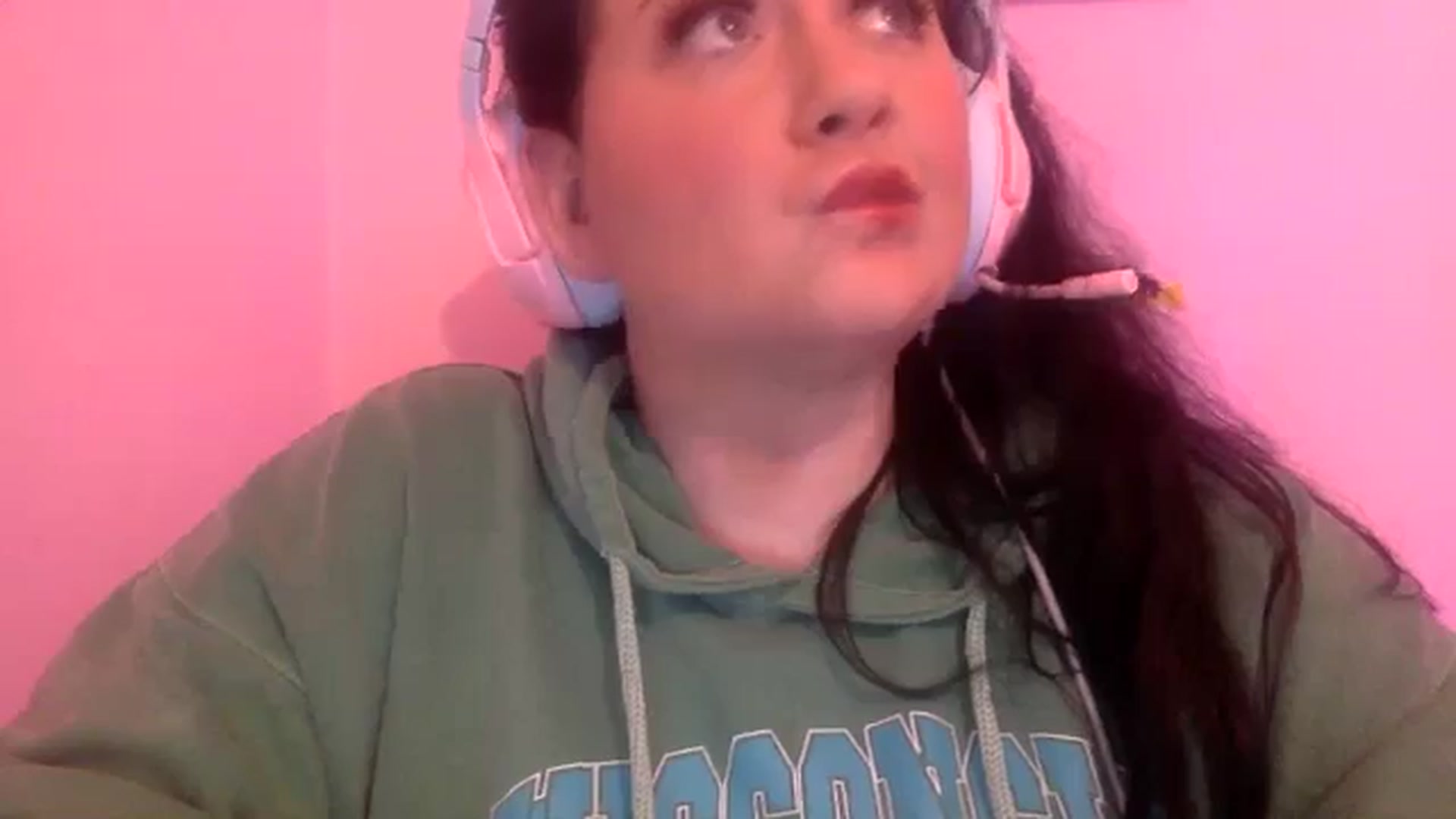 Gallery image thumbnail from Pandabella's myfreecams stream on, 06/15/2024, 24:54 image 14 of 20