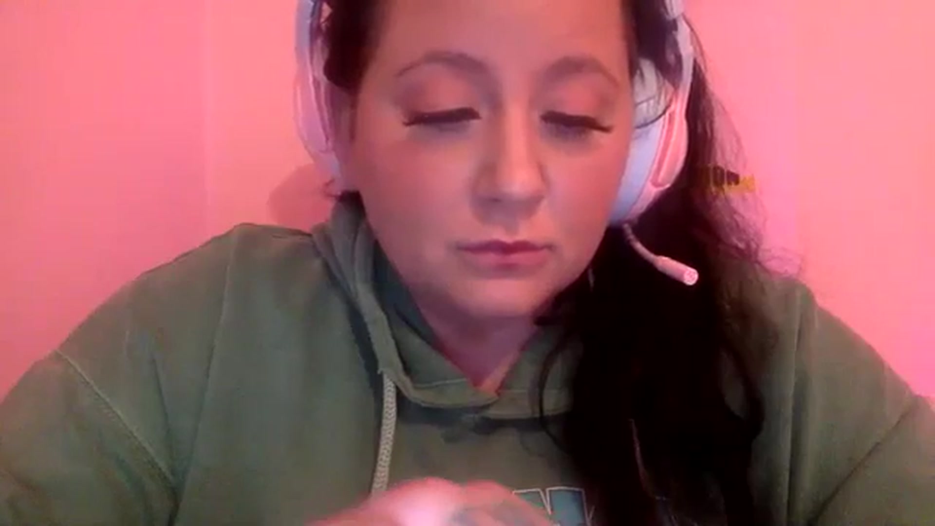 Gallery image thumbnail from Pandabella's myfreecams stream on, 06/15/2024, 24:54 image 19 of 20