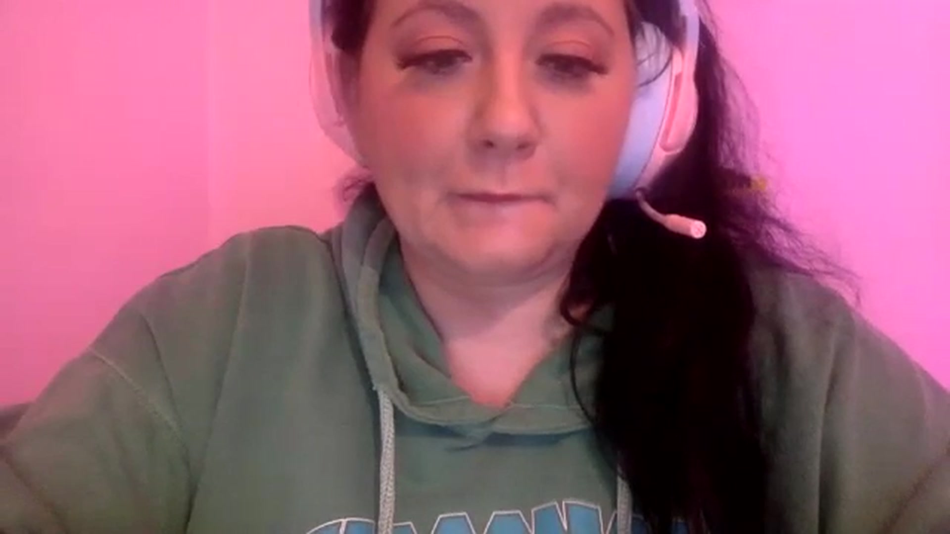 Gallery image thumbnail from Pandabella's myfreecams stream on, 06/15/2024, 24:54 image 18 of 20