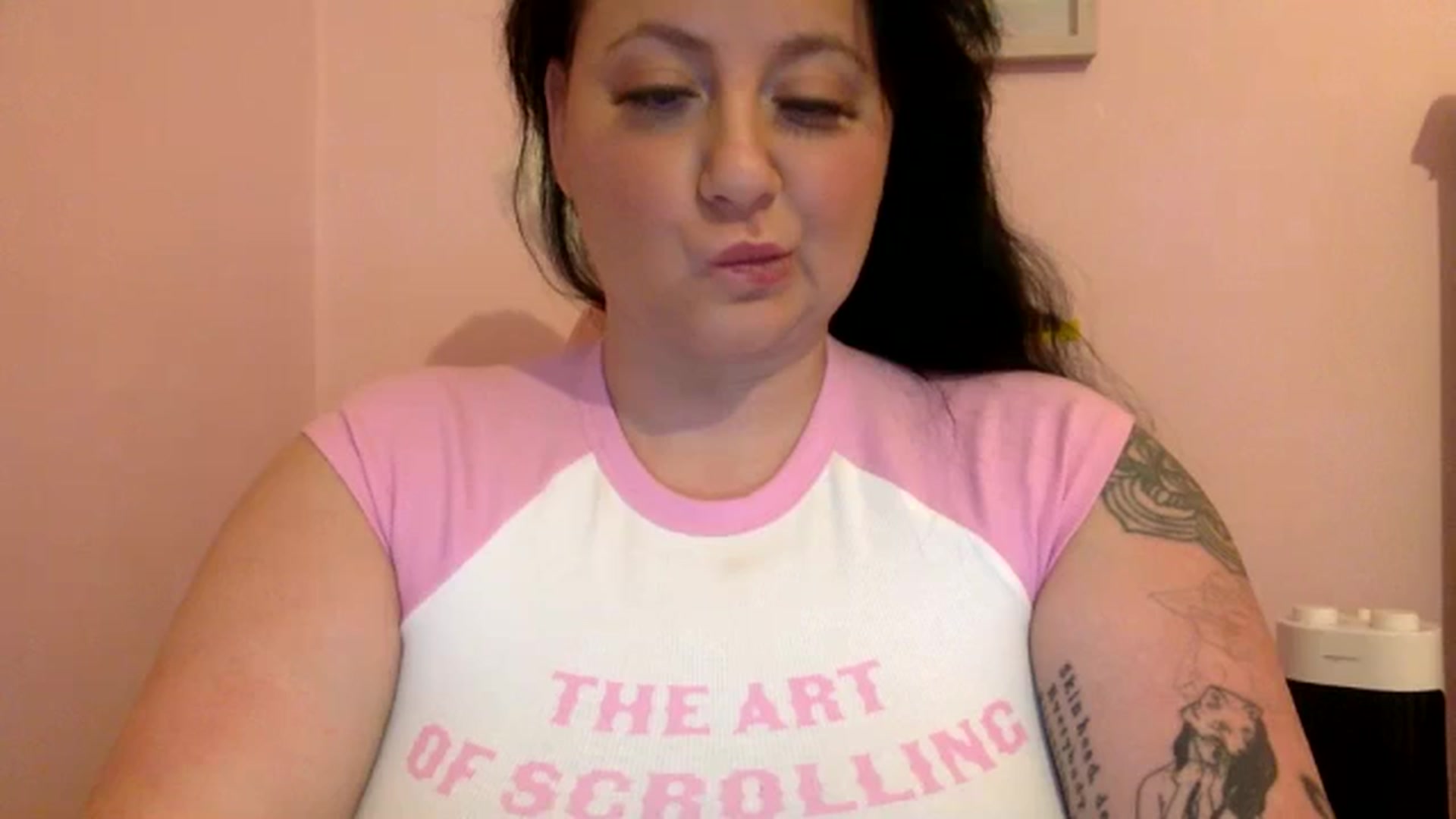 Gallery image thumbnail from Pandabella's myfreecams stream on, 06/16/2024, 23:58 image 1 of 20
