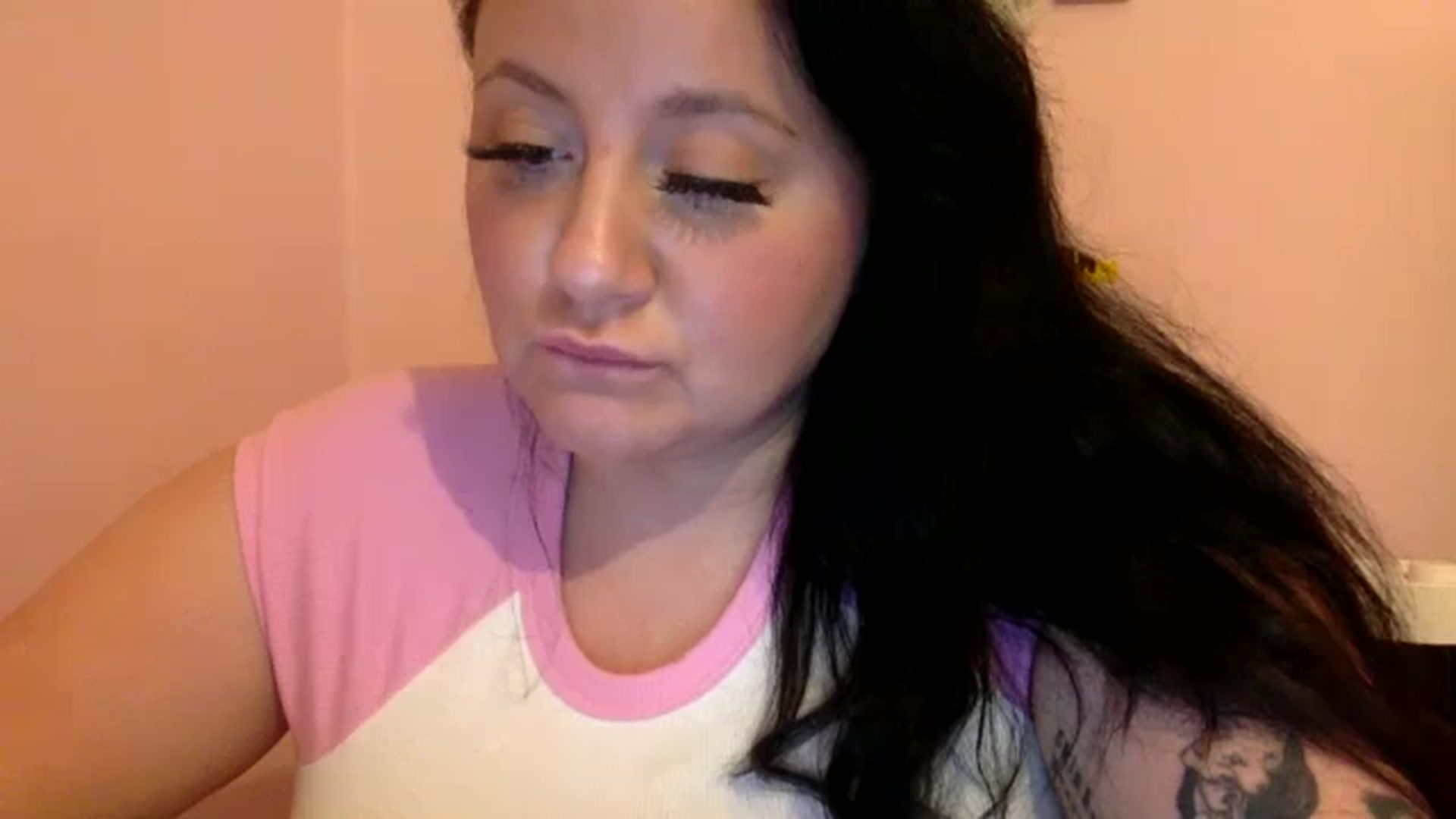 Gallery image thumbnail from Pandabella's myfreecams stream on, 06/16/2024, 23:58 image 17 of 20