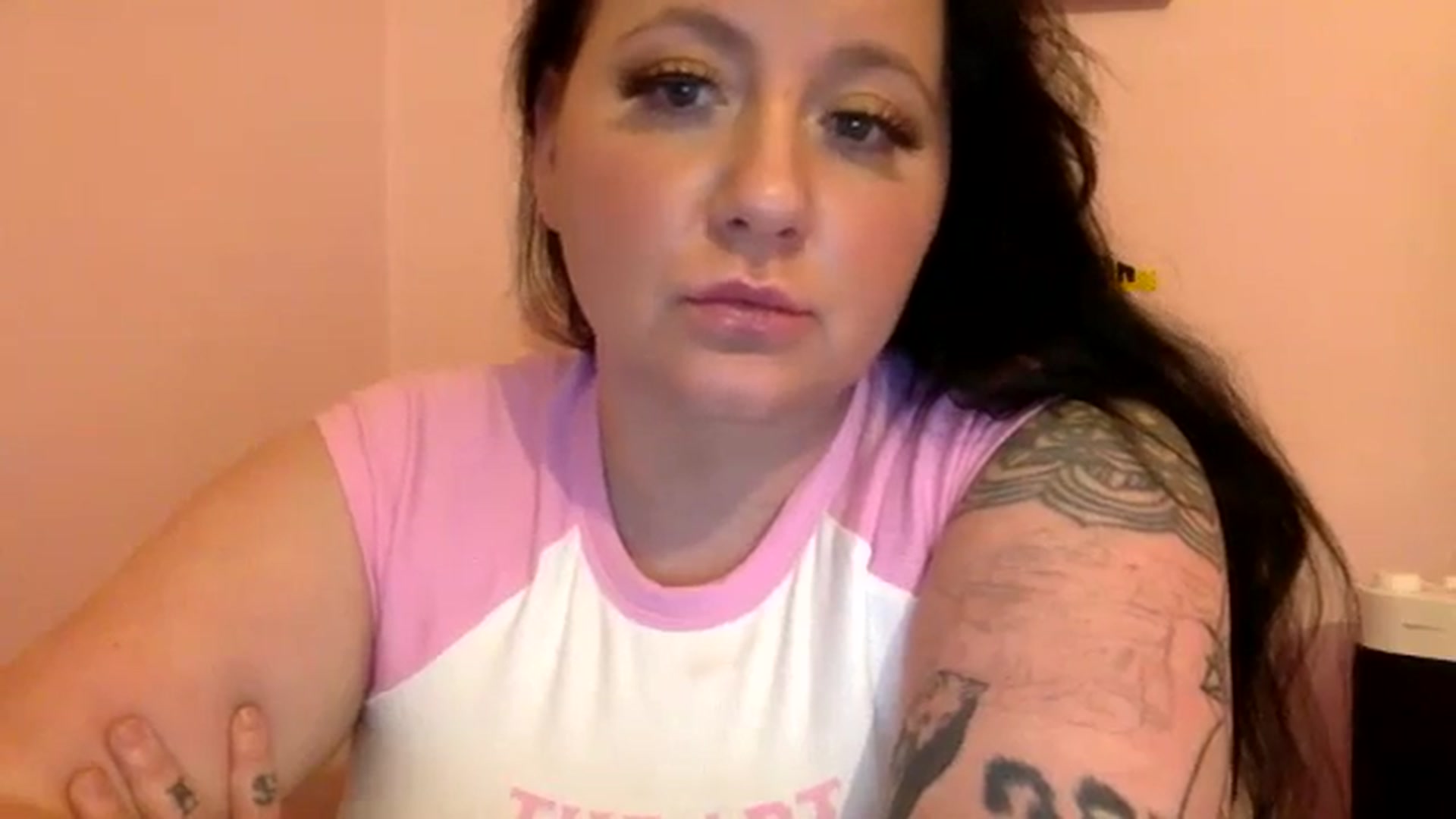 Gallery image thumbnail from Pandabella's myfreecams stream on, 06/17/2024, 24:21 image 15 of 20