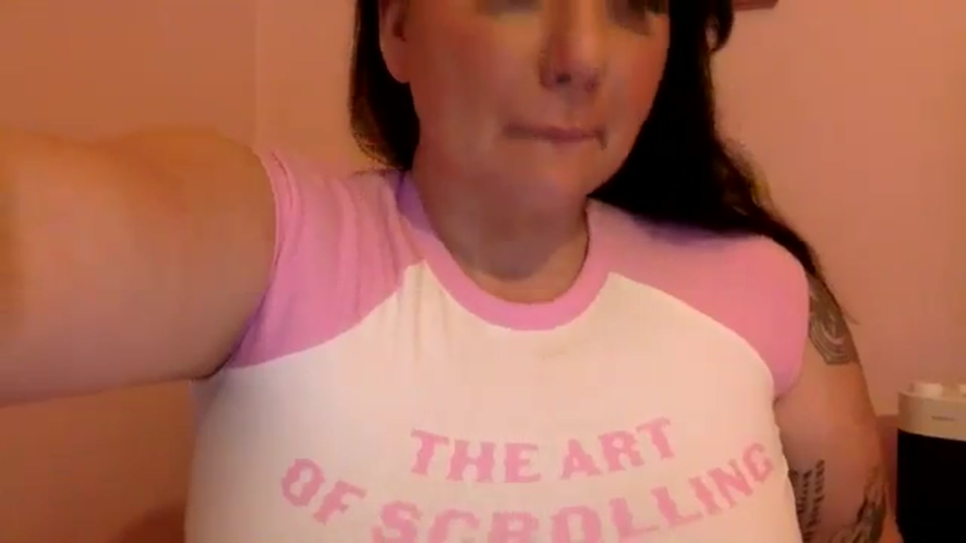 Gallery image thumbnail from Pandabella's myfreecams stream on, 06/17/2024, 24:21 image 16 of 20