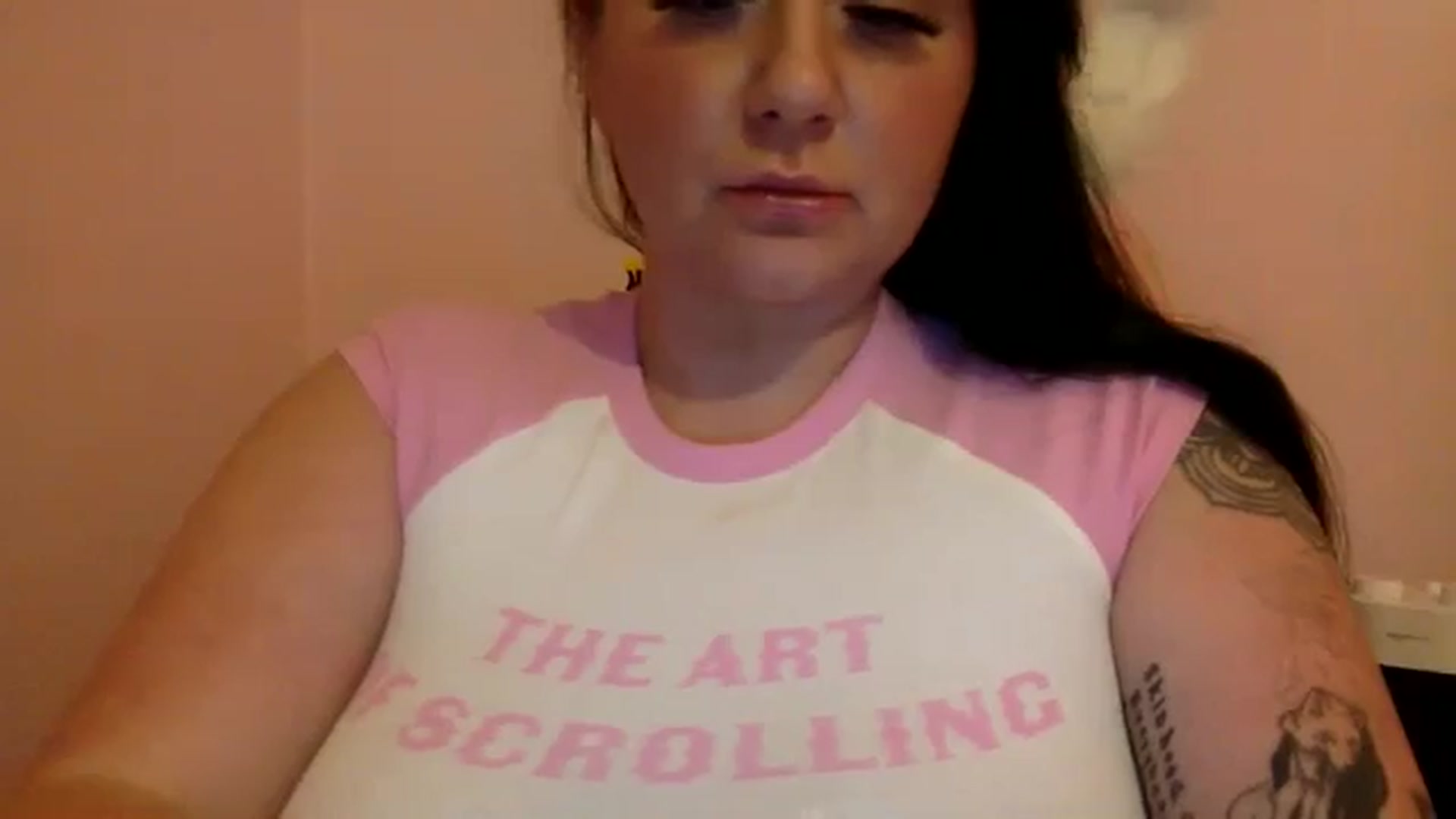 Gallery image thumbnail from Pandabella's myfreecams stream on, 06/17/2024, 24:21 image 10 of 20