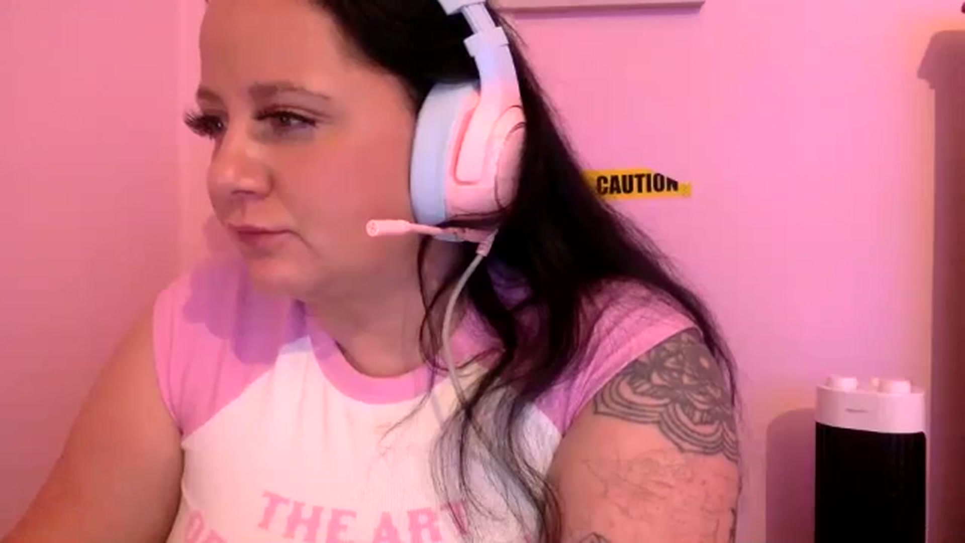 Gallery image thumbnail from Pandabella's myfreecams stream on, 06/17/2024, 01:05 image 2 of 20