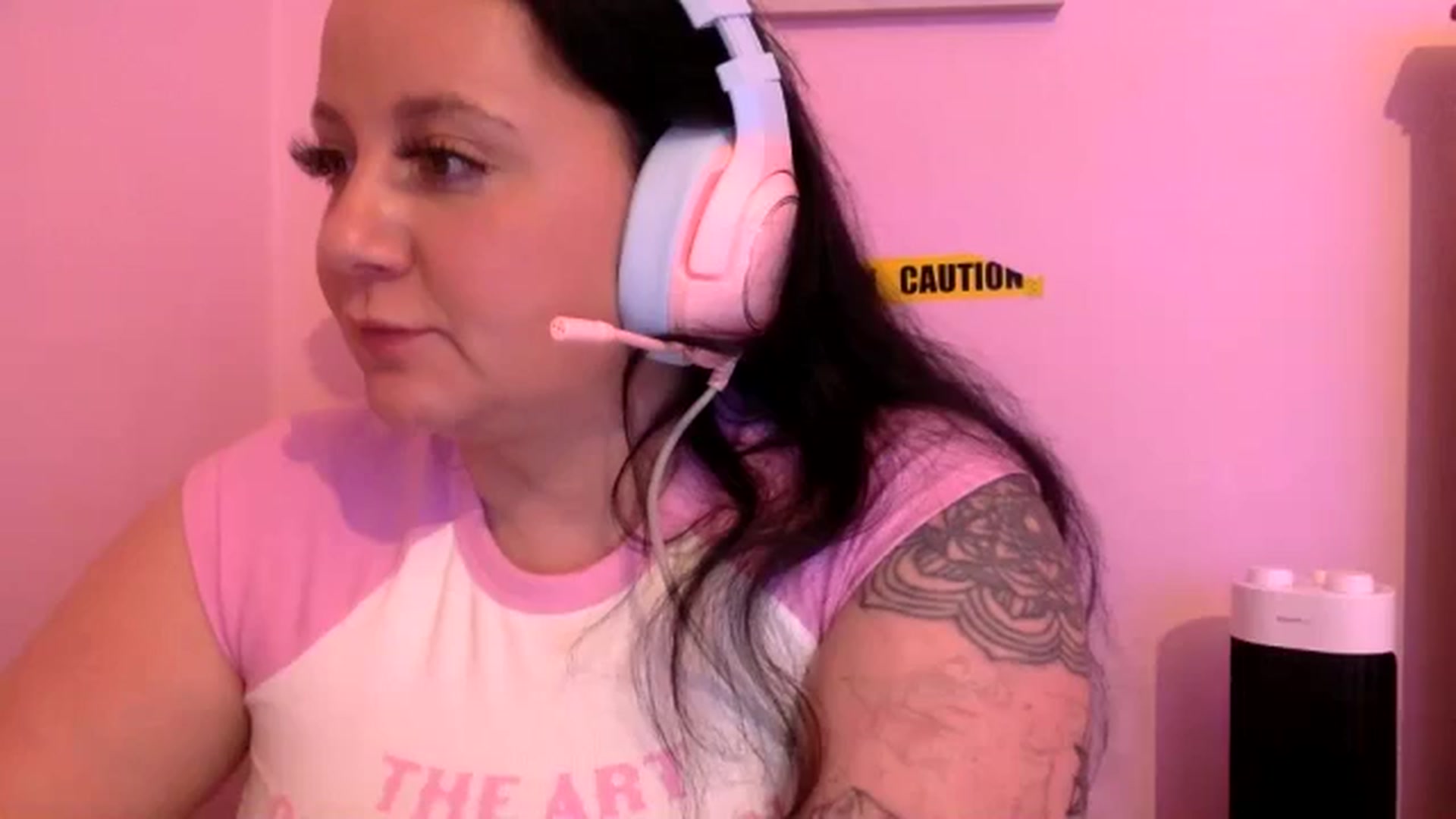 Gallery image thumbnail from Pandabella's myfreecams stream on, 06/17/2024, 01:05 image 1 of 20