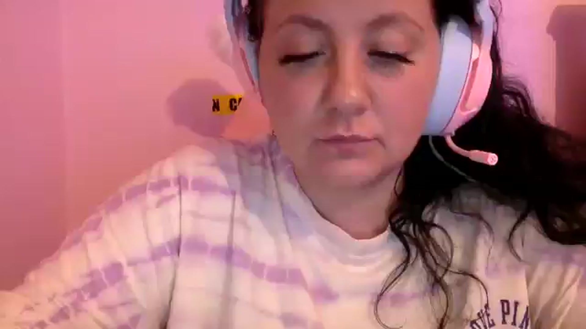 Gallery image thumbnail from Pandabella's myfreecams stream on, 06/20/2024, 01:26 image 19 of 20