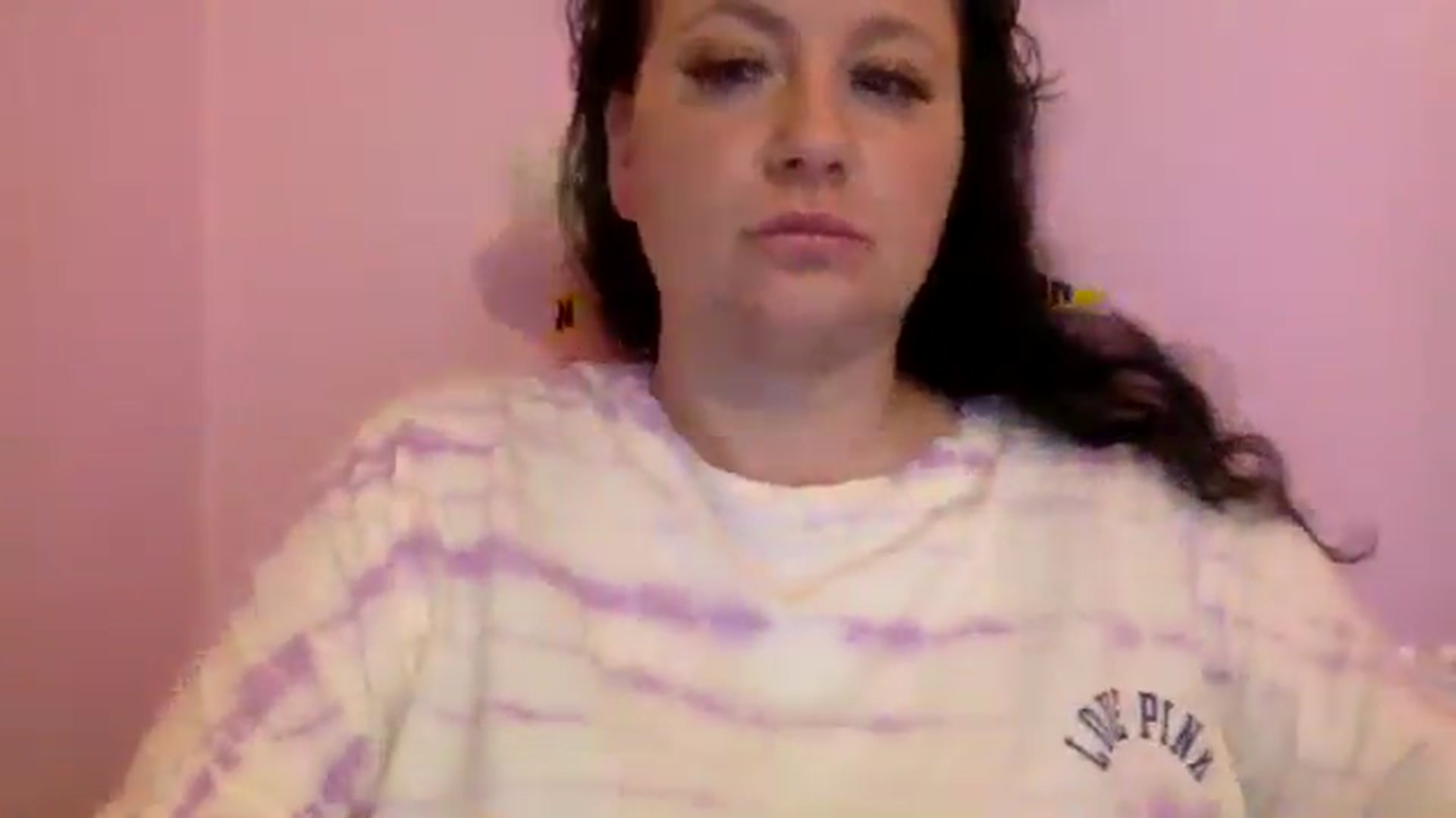 Gallery image thumbnail from Pandabella's myfreecams stream on, 06/20/2024, 01:26 image 4 of 20