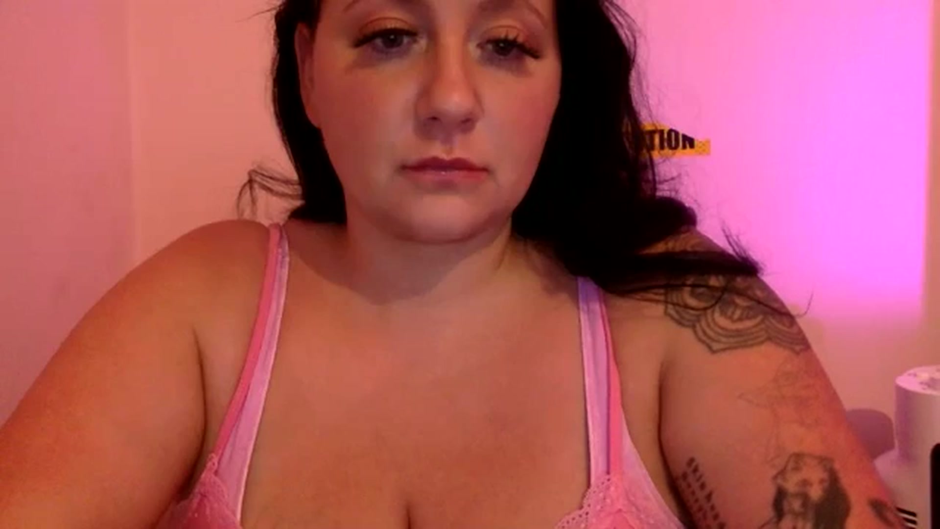 Gallery image thumbnail from Pandabella's myfreecams stream on, 06/27/2024, 01:18 image 15 of 20