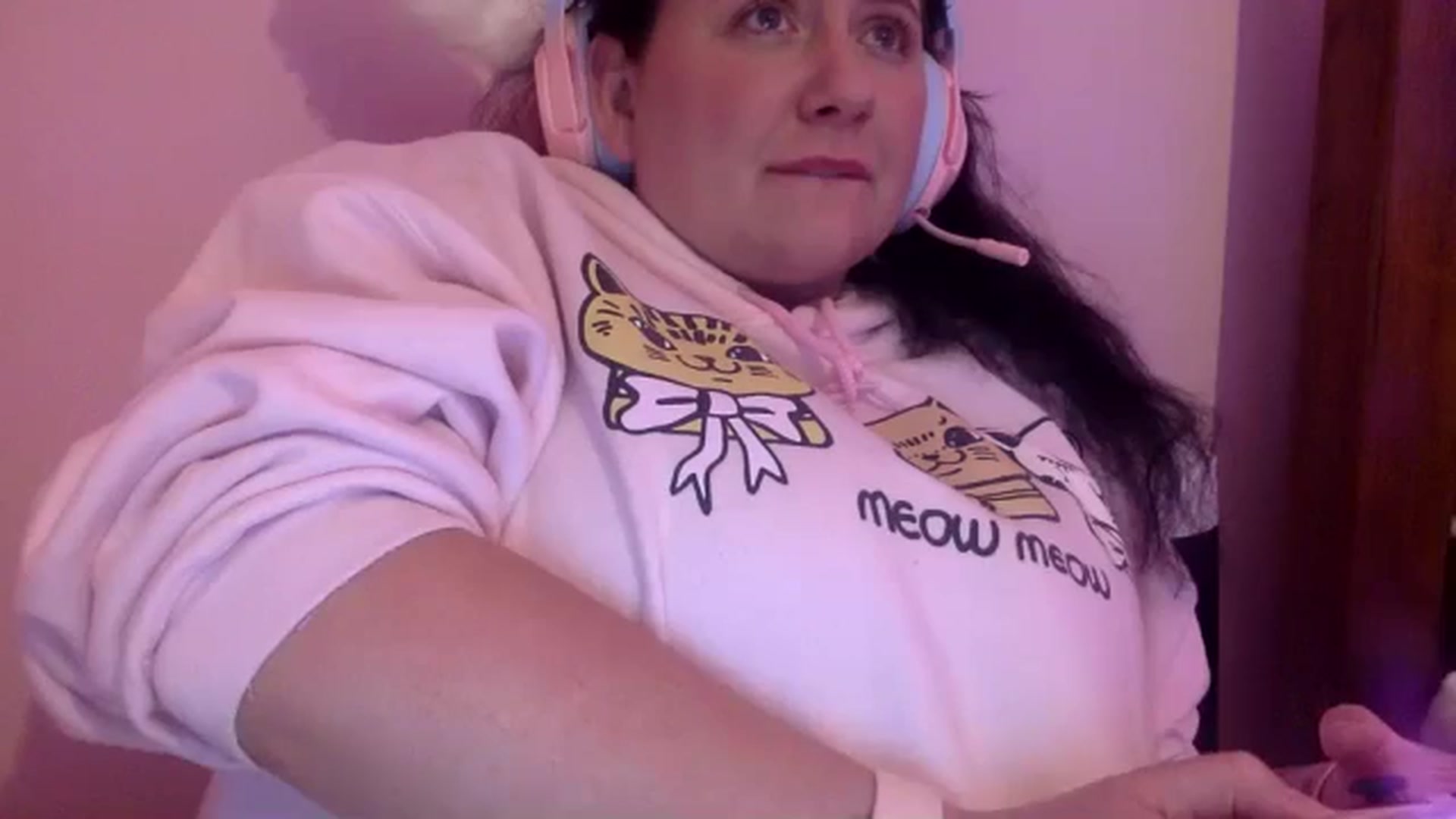 Gallery image thumbnail from Pandabella's myfreecams stream on, 08/04/2024, 01:38 image 4 of 20