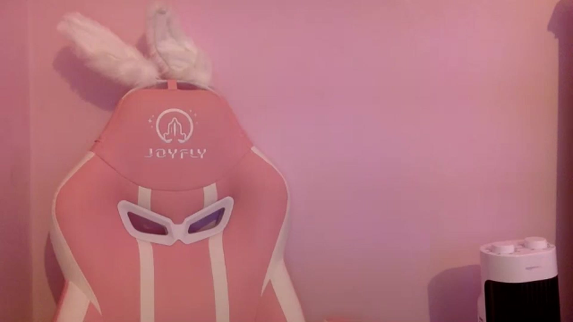 Gallery image thumbnail from Pandabella's myfreecams stream on, 08/06/2024, 24:27 image 9 of 20