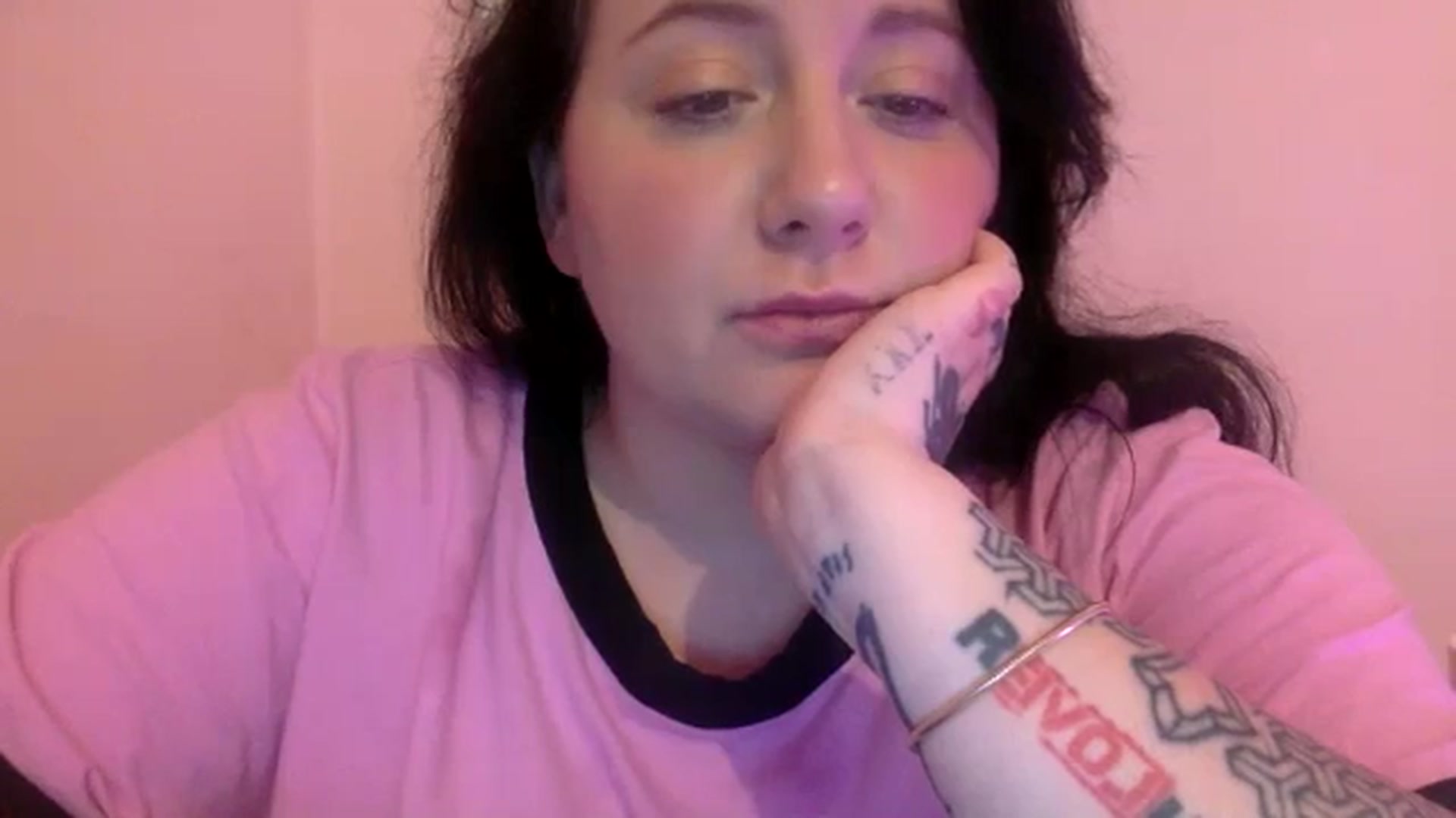 Gallery image thumbnail from Pandabella's myfreecams stream on, 08/12/2024, 23:43 image 18 of 20