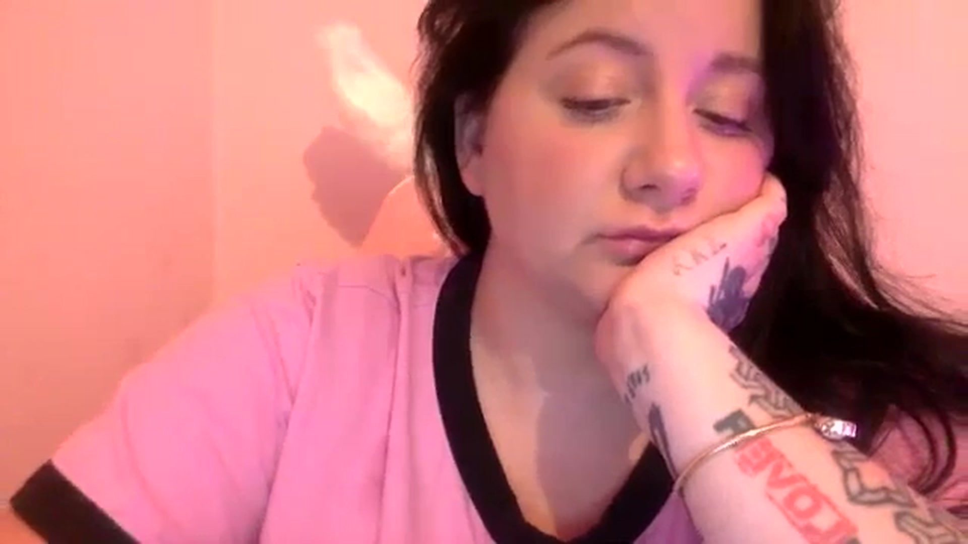 Gallery image thumbnail from Pandabella's myfreecams stream on, 08/12/2024, 23:43 image 16 of 20