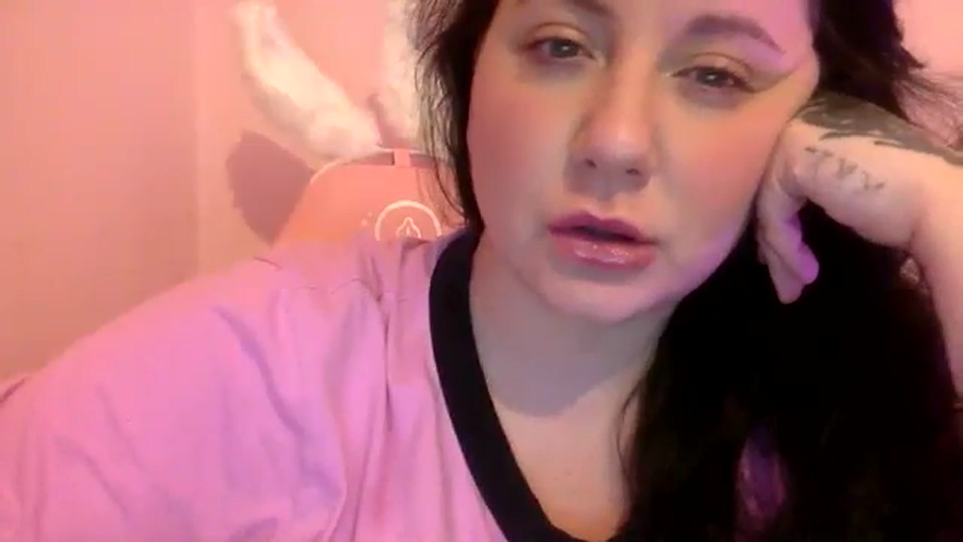 Gallery image thumbnail from Pandabella's myfreecams stream on, 08/12/2024, 23:43 image 11 of 20