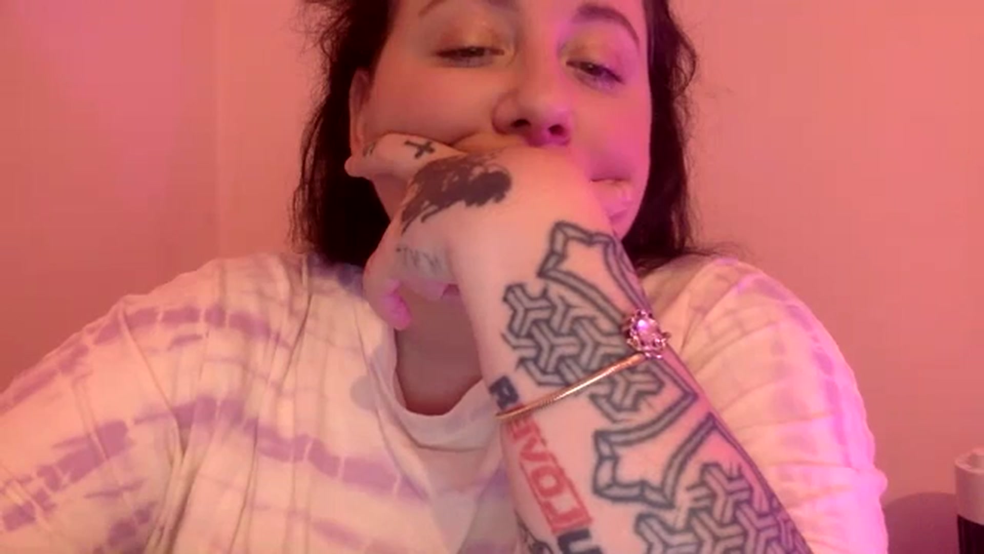 Gallery image thumbnail from Pandabella's myfreecams stream on, 08/14/2024, 24:59 image 13 of 20