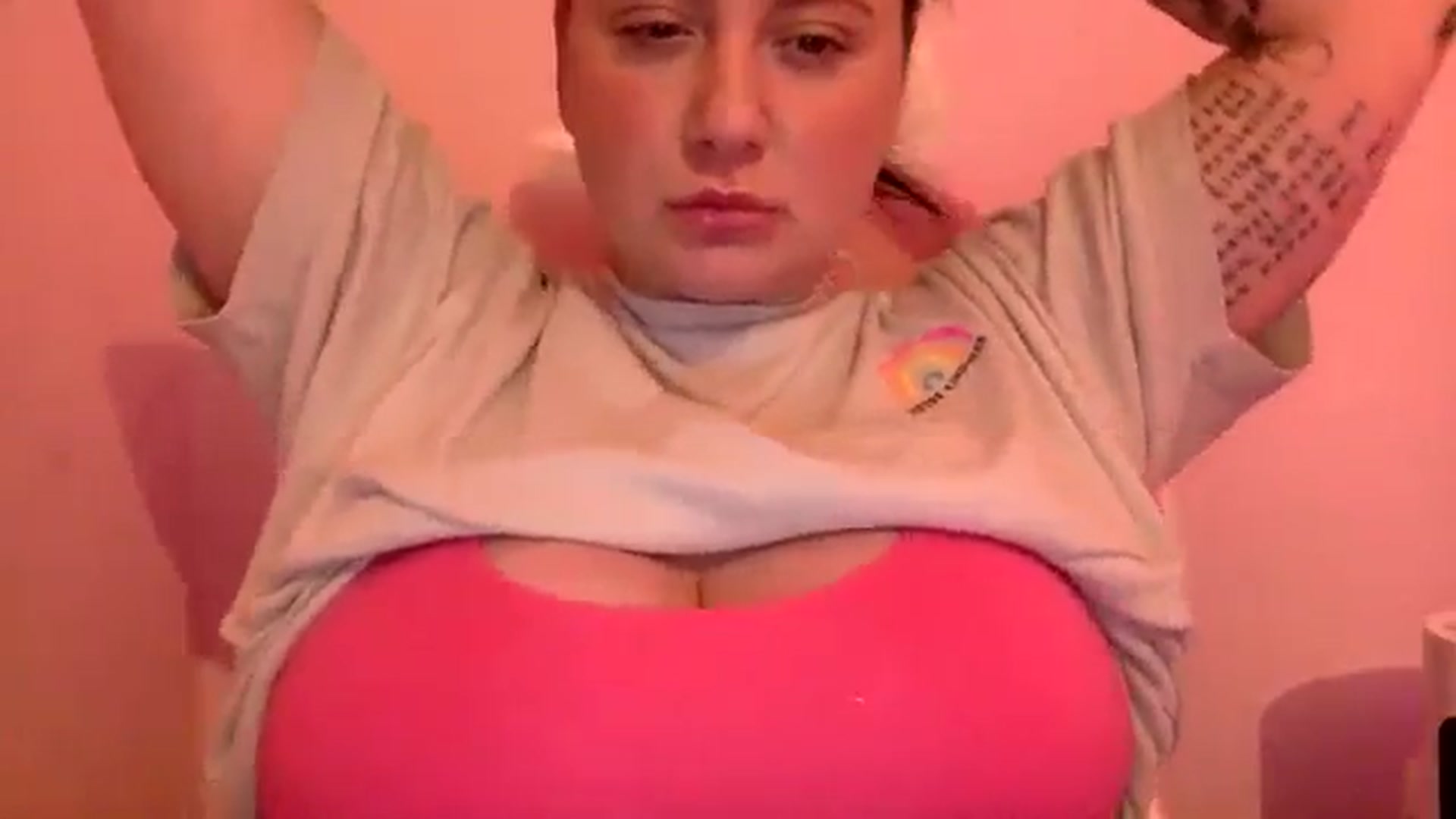 Gallery image thumbnail from Pandabella's myfreecams stream on, 08/17/2024, 22:43 image 2 of 20