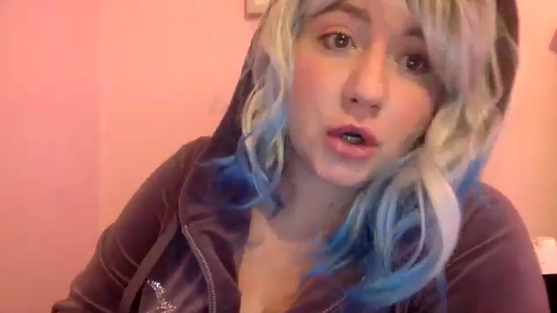 Gallery image thumbnail from Pandabella's myfreecams stream on, 08/26/2024, 17:28 image 19 of 20