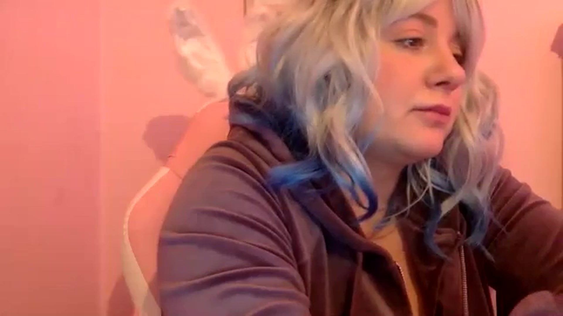 Gallery image thumbnail from Pandabella's myfreecams stream on, 08/26/2024, 18:25 image 14 of 20