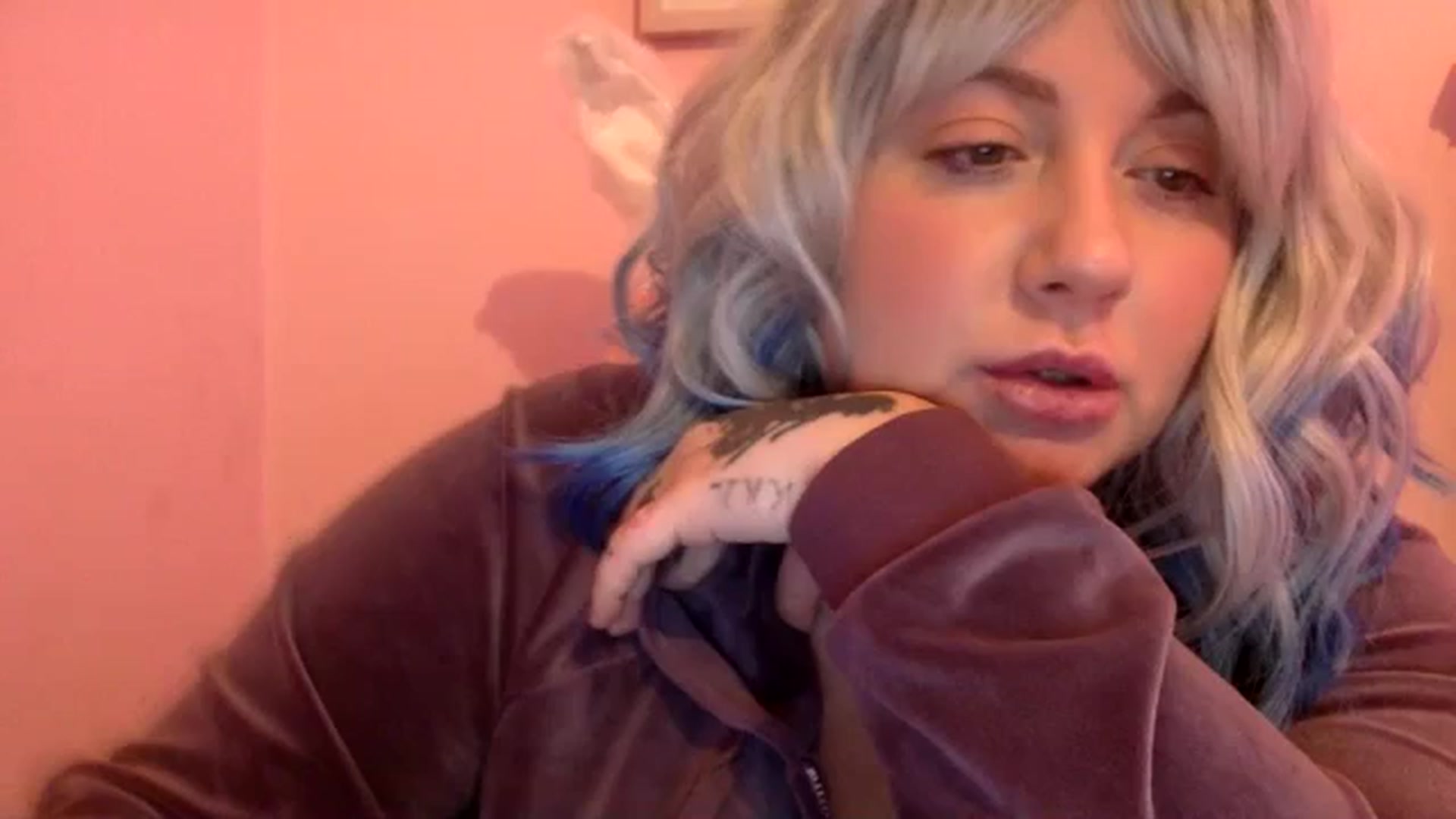Gallery image thumbnail from Pandabella's myfreecams stream on, 08/26/2024, 18:25 image 15 of 20