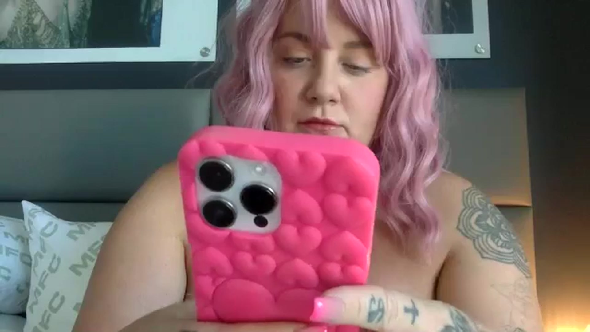 Gallery image thumbnail from Pandabella's myfreecams stream on, 09/26/2024, 24:03 image 19 of 20