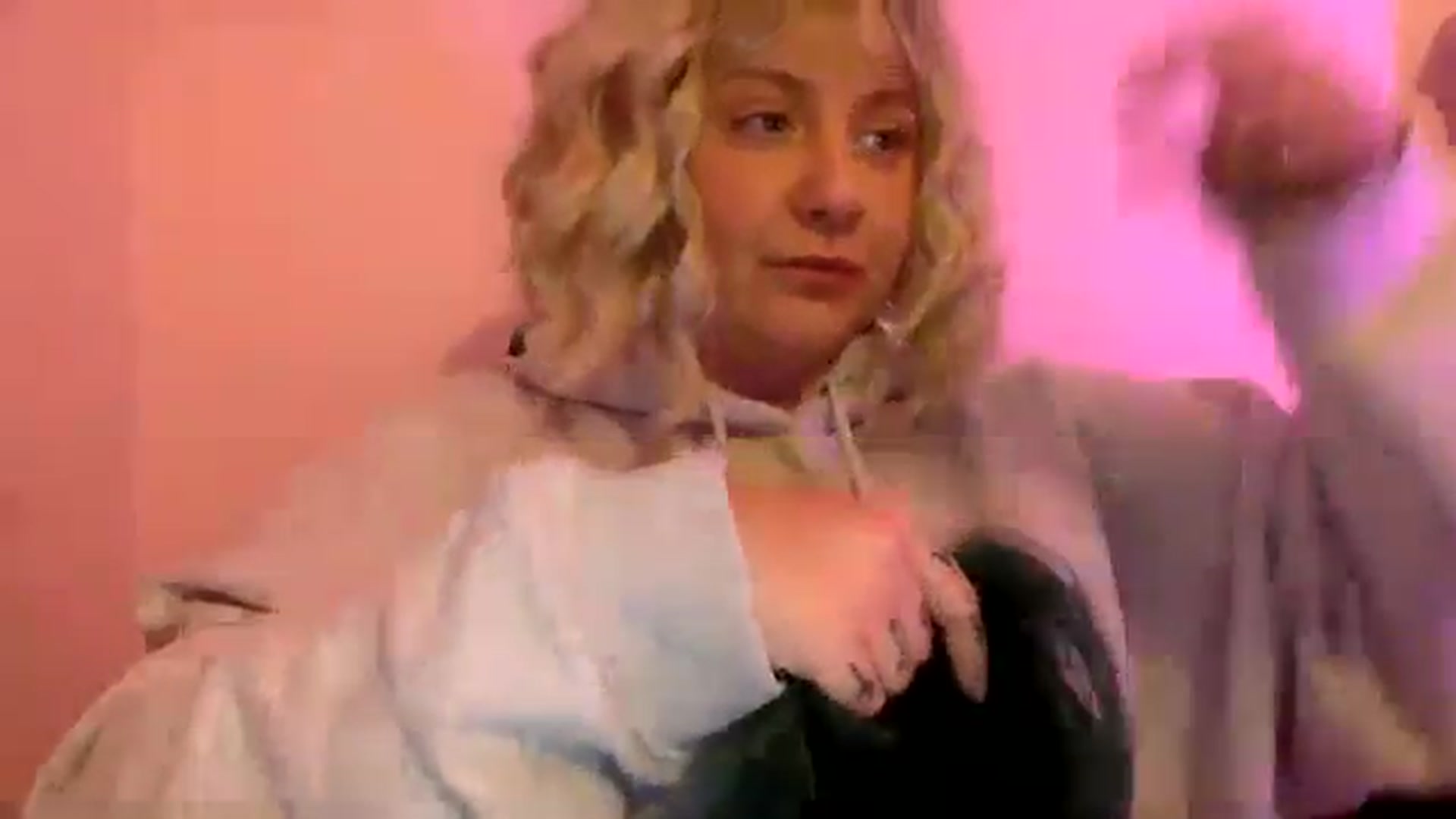 Gallery image thumbnail from Pandabella's myfreecams stream on, 10/06/2024, 09:06 image 14 of 20