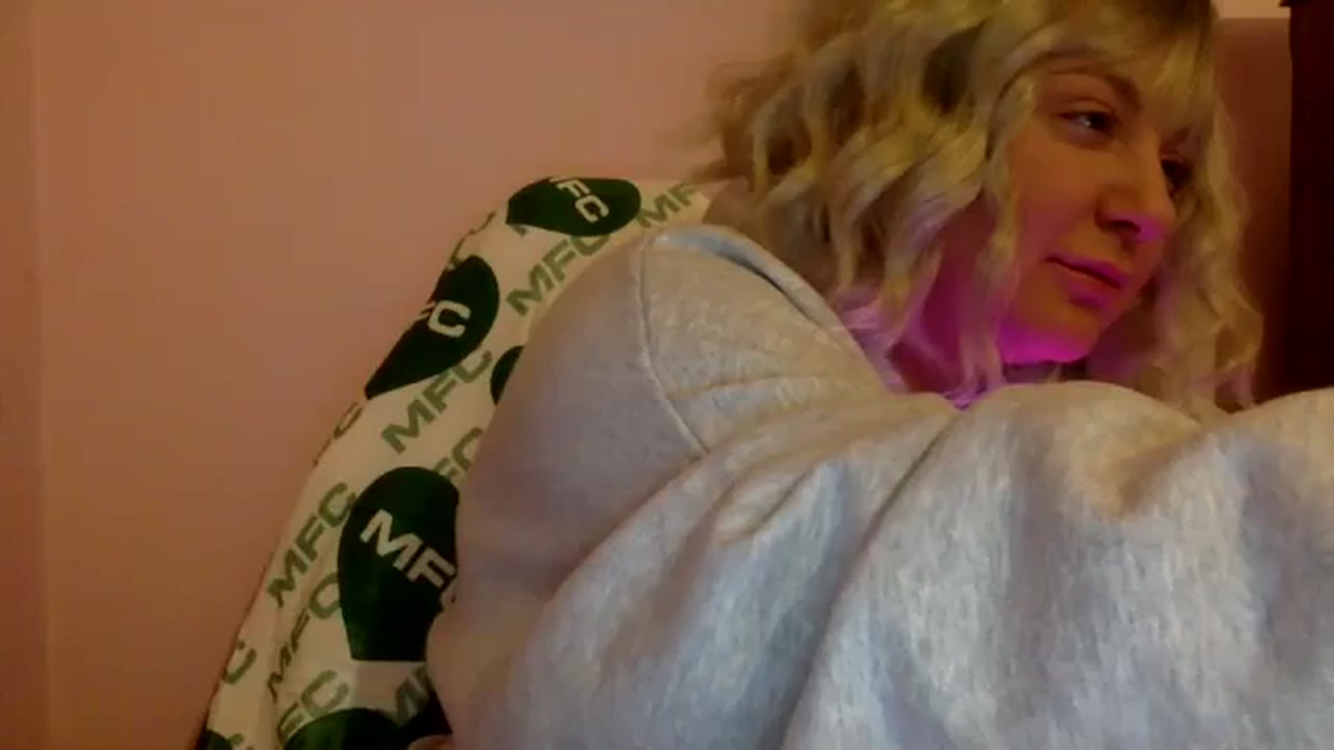 Gallery image thumbnail from Pandabella's myfreecams stream on, 10/06/2024, 09:06 image 9 of 20