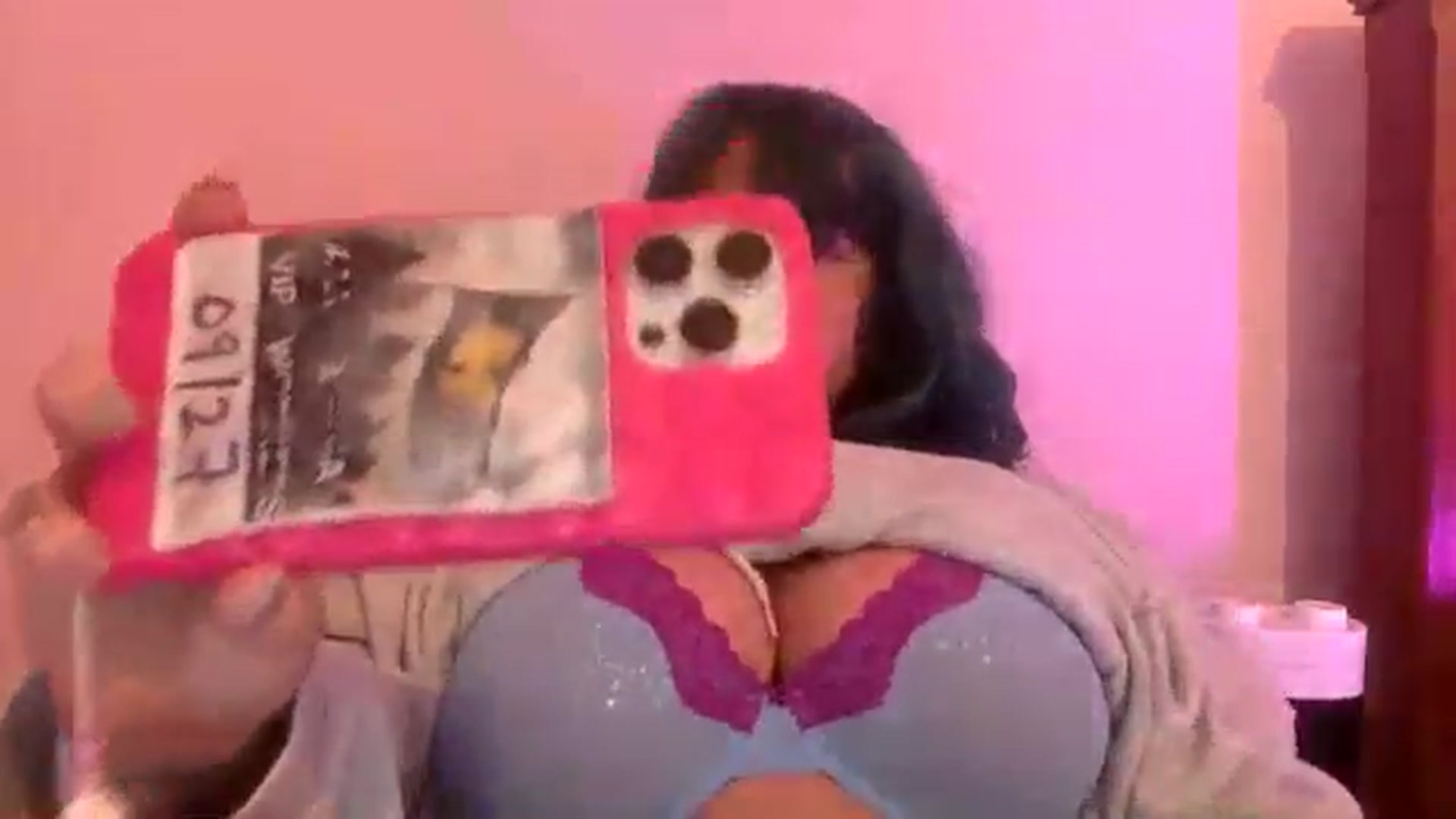 Gallery image thumbnail from Pandabella's myfreecams stream on, 10/06/2024, 10:34 image 5 of 20
